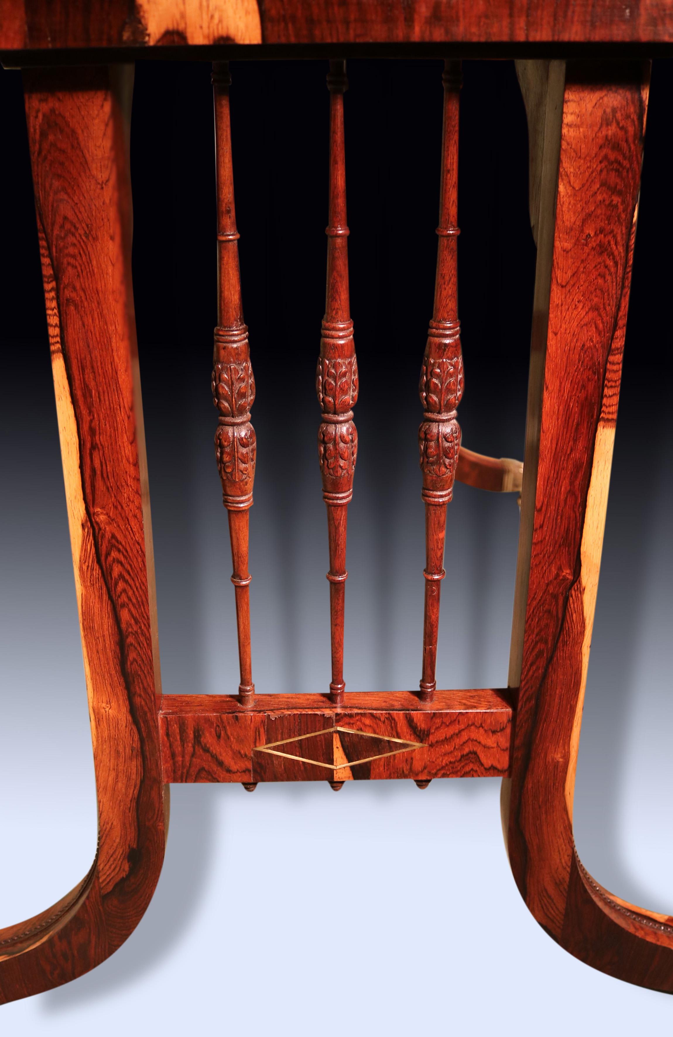 Ancienne table à écrire en coromandel du début du 19e siècle, d'époque Régence. Bon état - En vente à London, GB