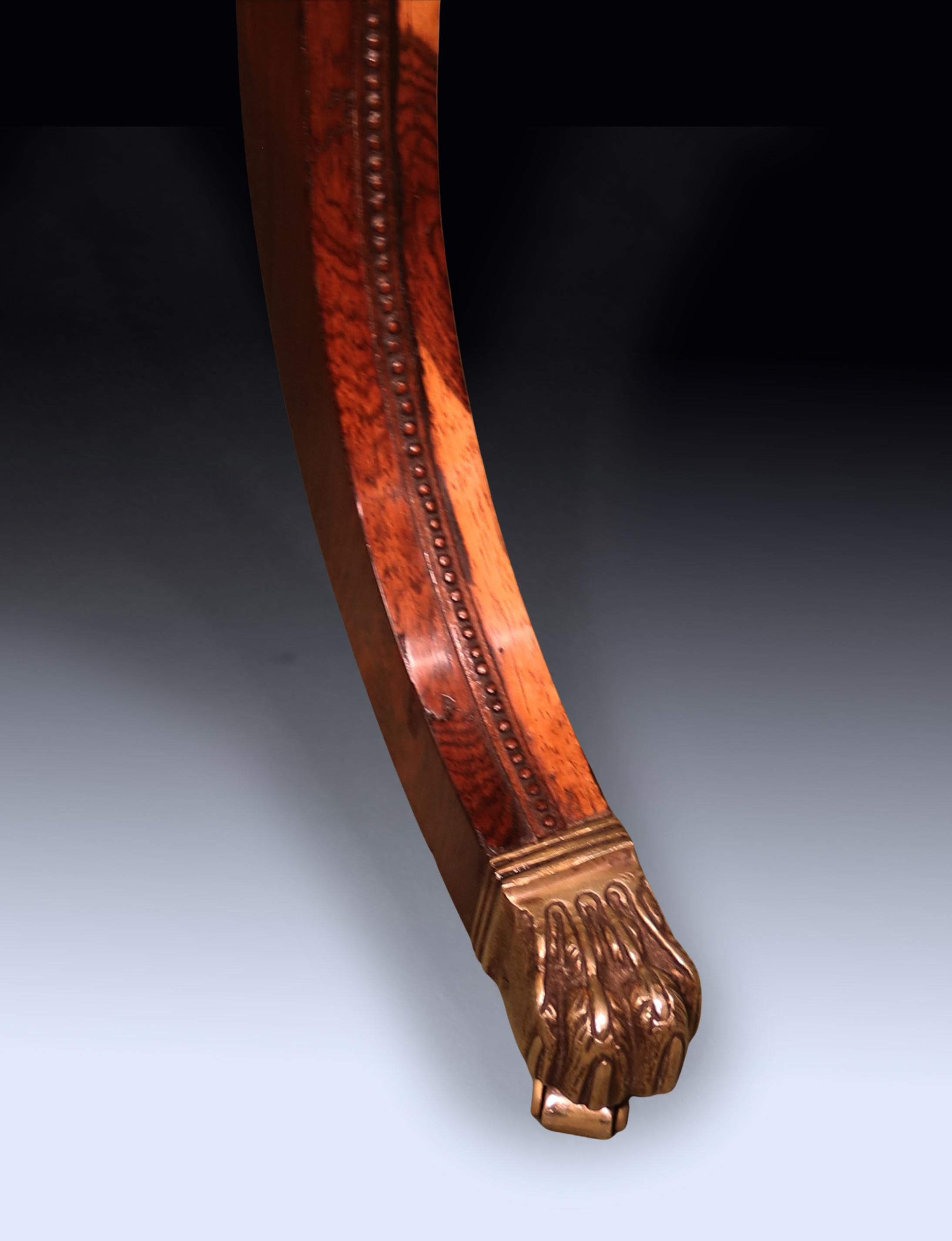 XIXe siècle Ancienne table à écrire en coromandel du début du 19e siècle, d'époque Régence. en vente