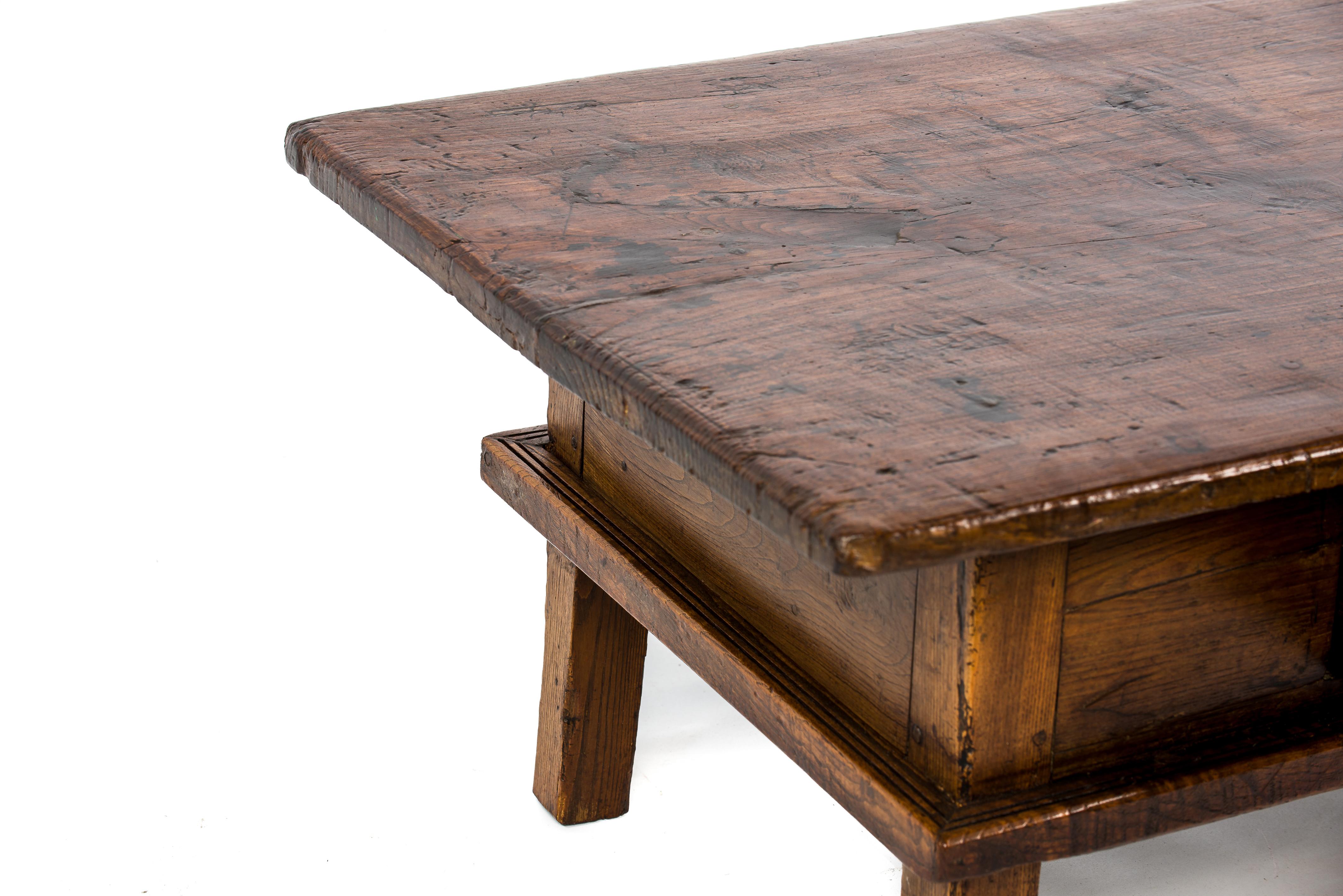 Antique Early 19th-Century Rustic Spanish Warm Brown Chestnut Coffee Table 3