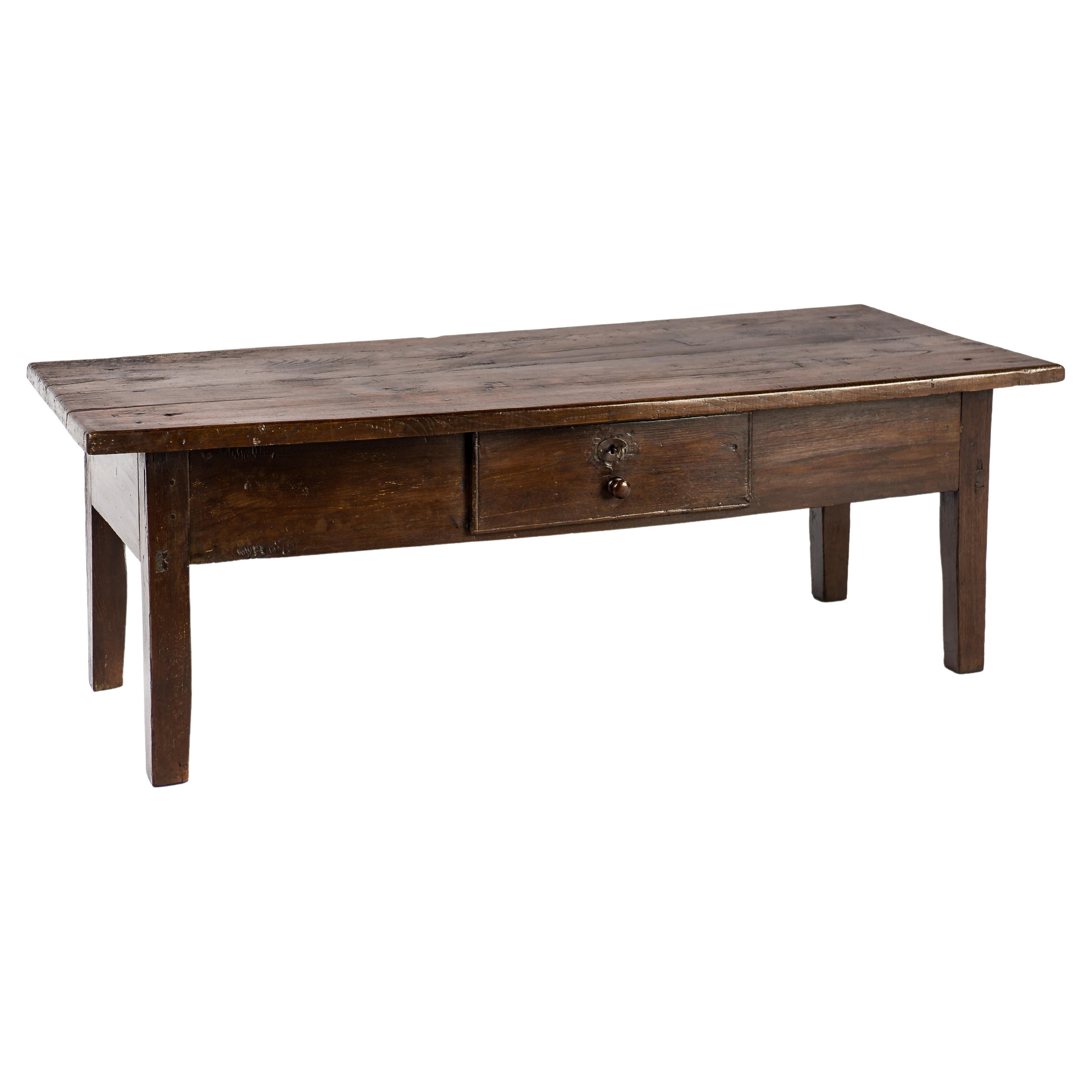 Ancienne table basse rustique espagnole du début du XIXe siècle en châtaignier brun chaud
