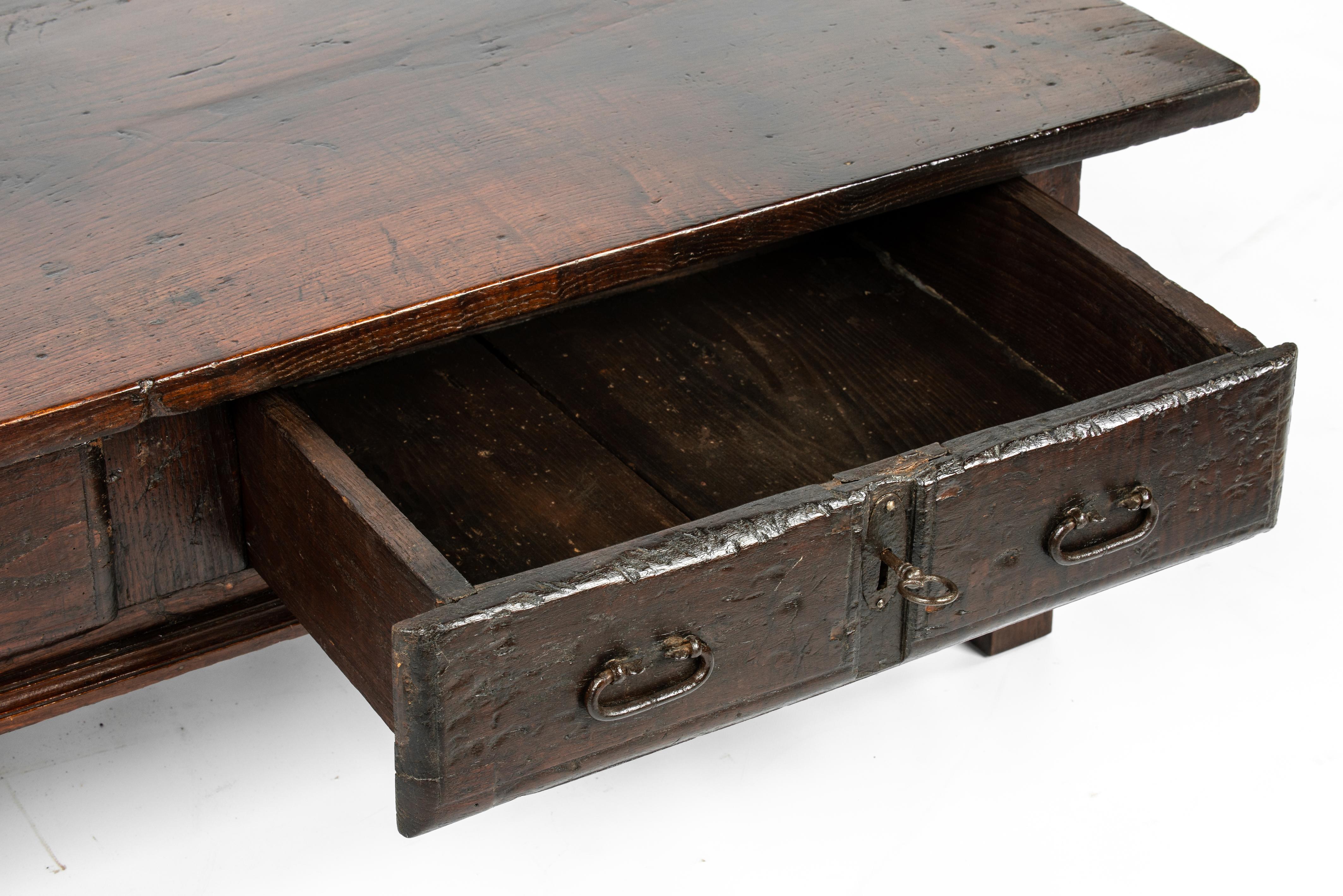 Antique Early 19th Century Rustic Spanish Warm Dark Brown Chestnut Coffee Table For Sale 5
