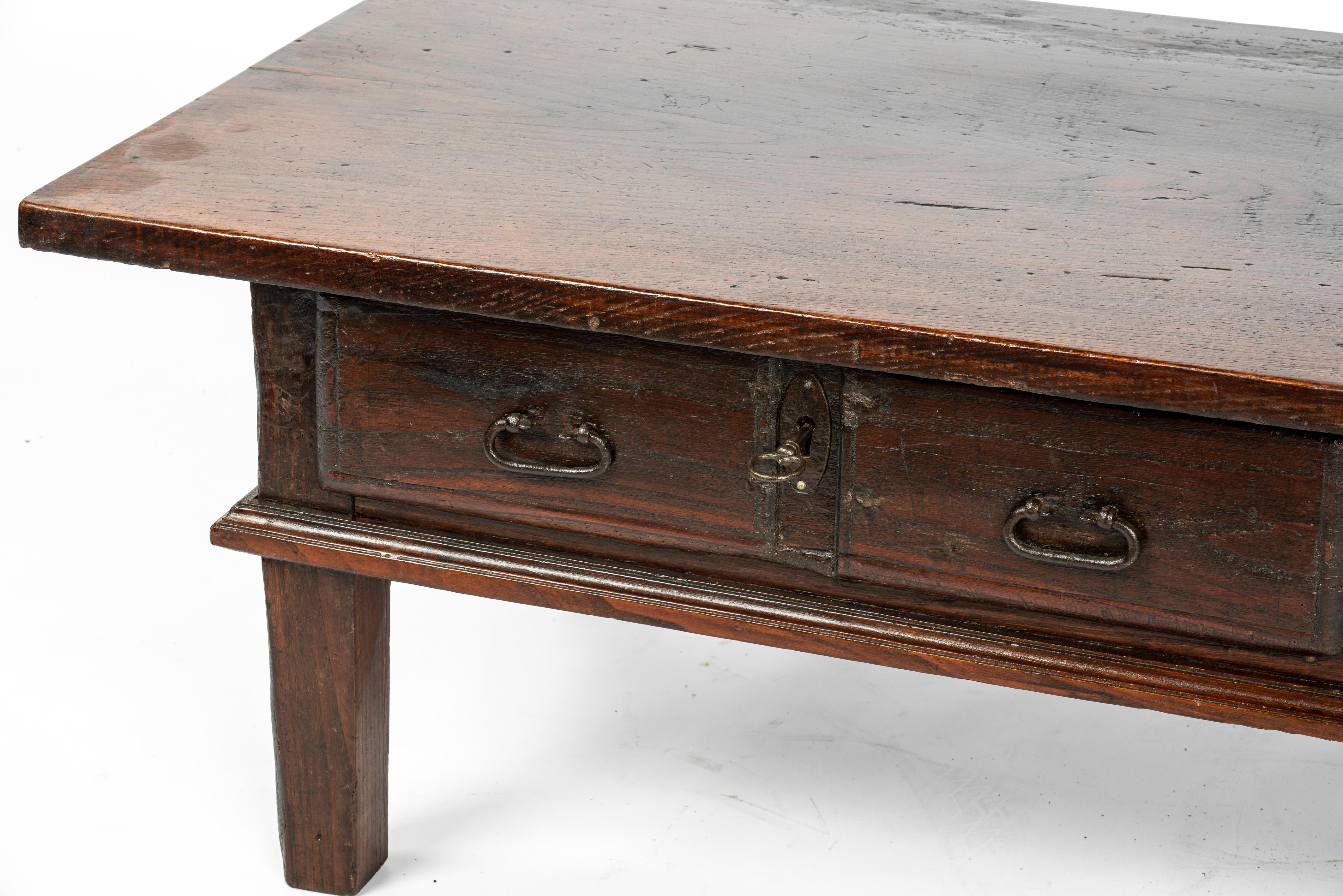 Antique Early 19th Century Rustic Spanish Warm Dark Brown Chestnut Coffee Table For Sale 1