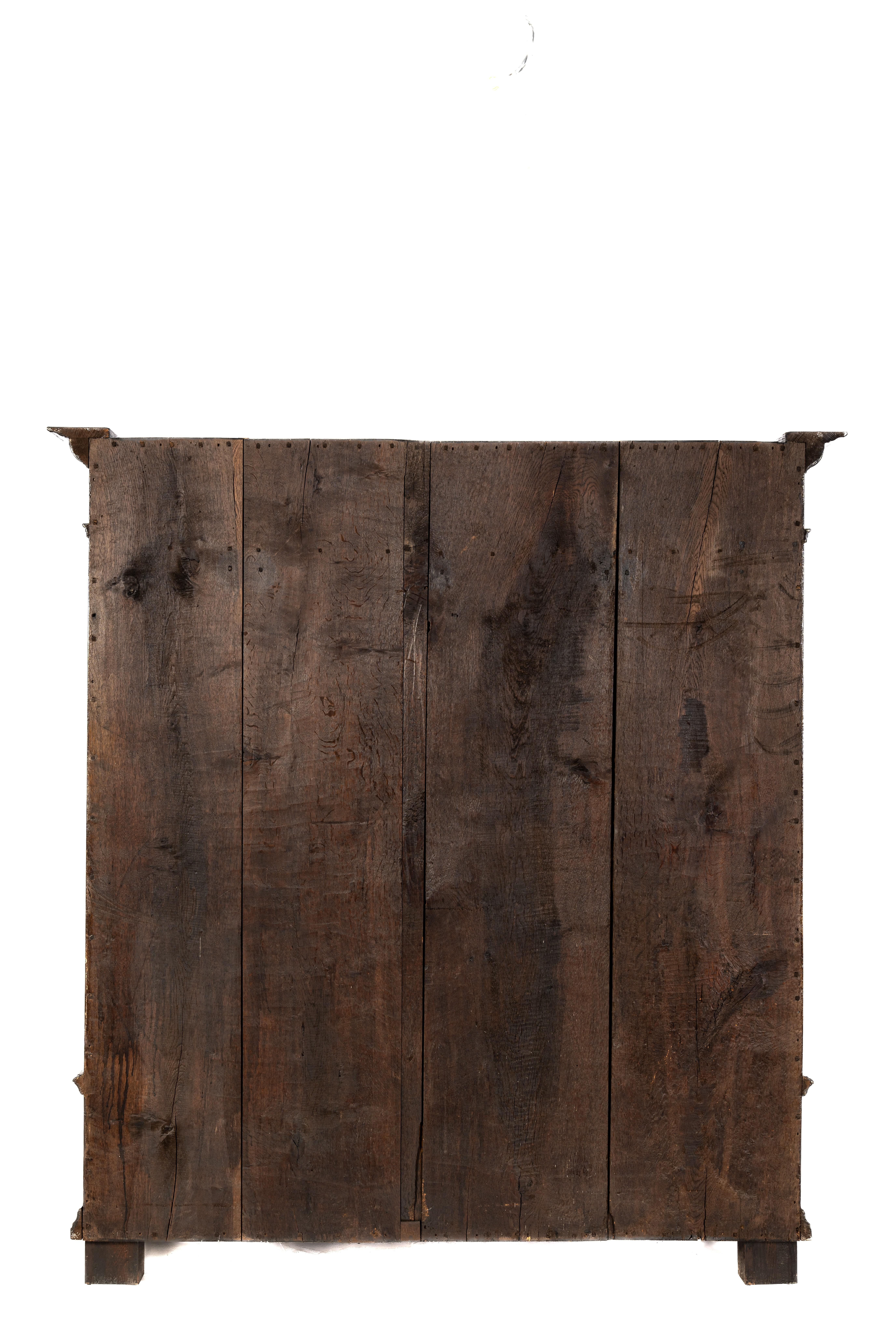 Ancienne armoire allemande à deux portes en chêne massif brun chaud du début du 19e siècle Bon état - En vente à Casteren, NL