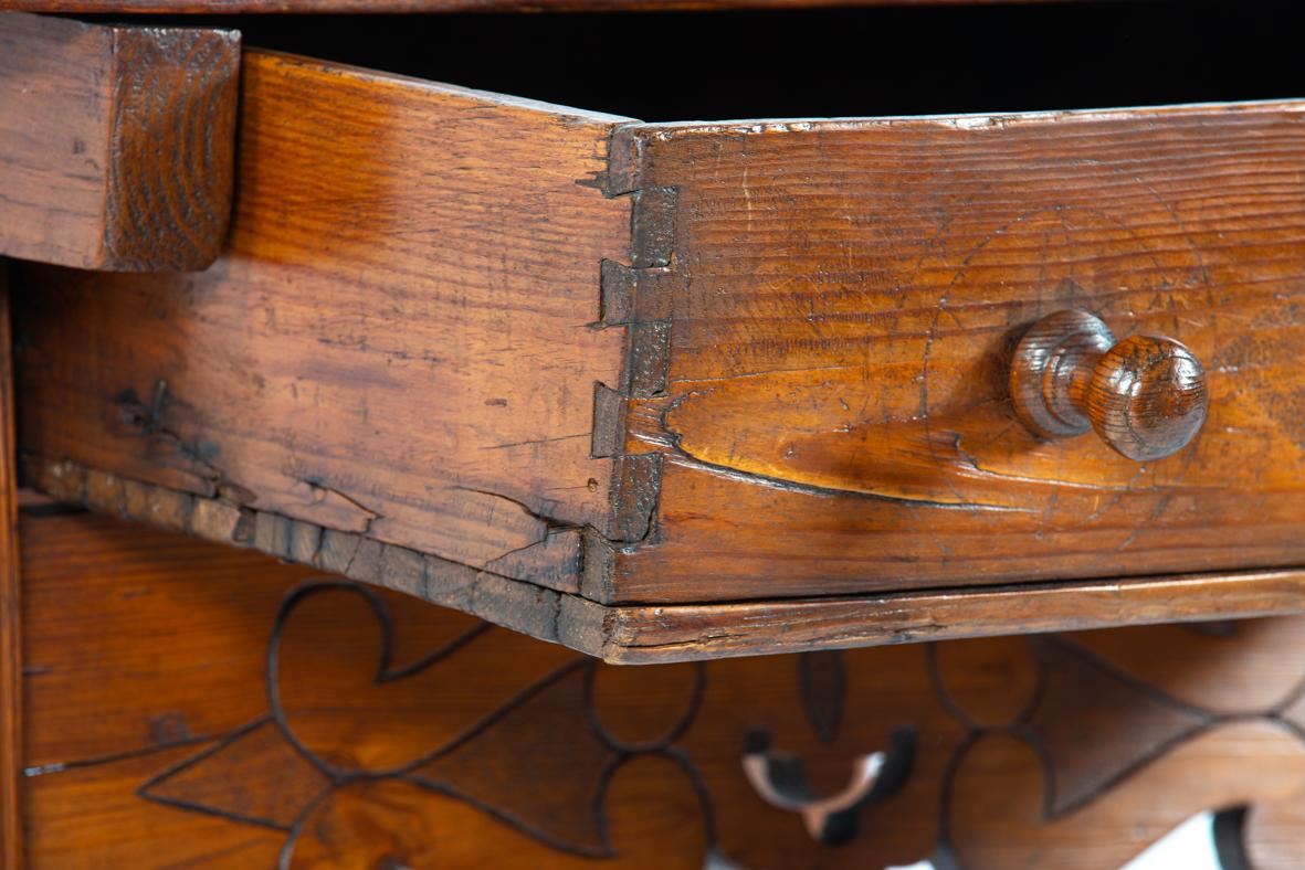 Antique early 19th century Spanish honey color pine Side table with drawer For Sale 6