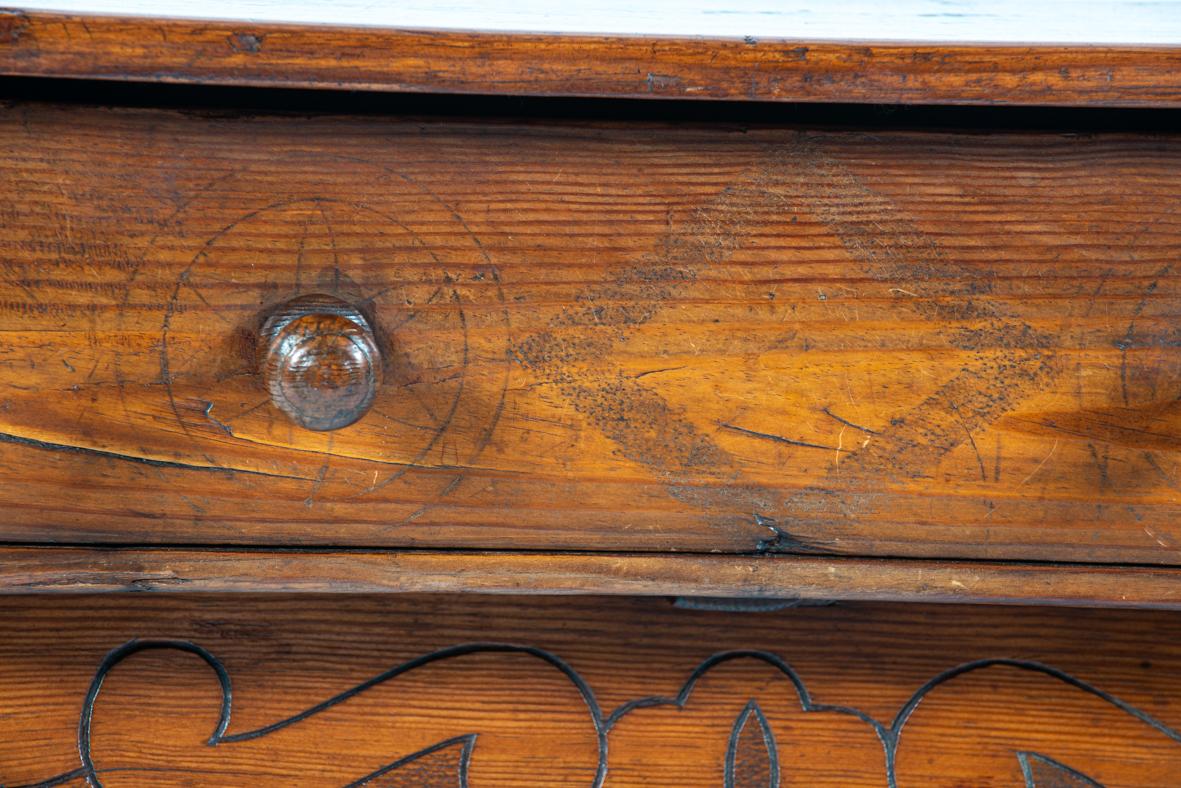 Antique early 19th century Spanish honey color pine Side table with drawer For Sale 9