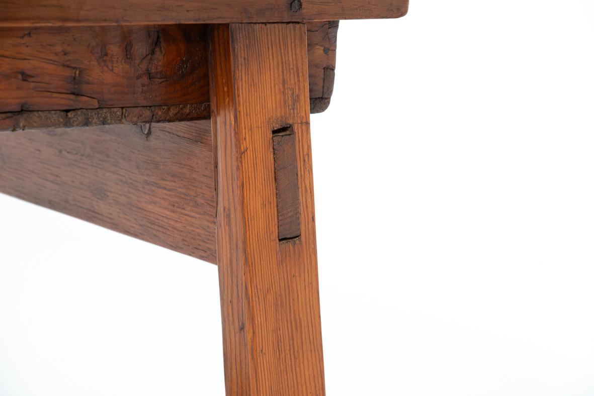 Antique early 19th century Spanish honey color pine Side table with drawer For Sale 12