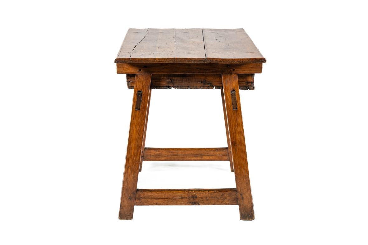 Pine Antique early 19th century Spanish honey color pine Side table with drawer For Sale