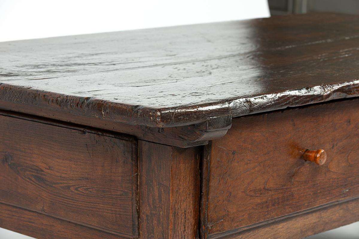Antique early 19th century Spanish warm brown chestnut coffee table with drawers For Sale 4
