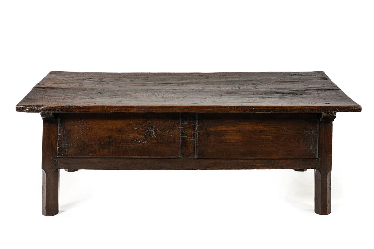 Carved Antique early 19th century Spanish warm brown chestnut coffee table with drawers For Sale