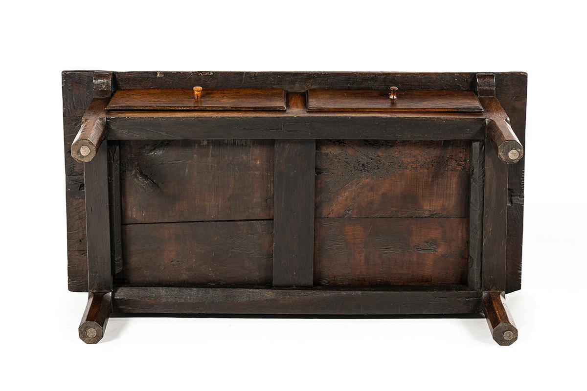 Chestnut Antique early 19th century Spanish warm brown chestnut coffee table with drawers For Sale