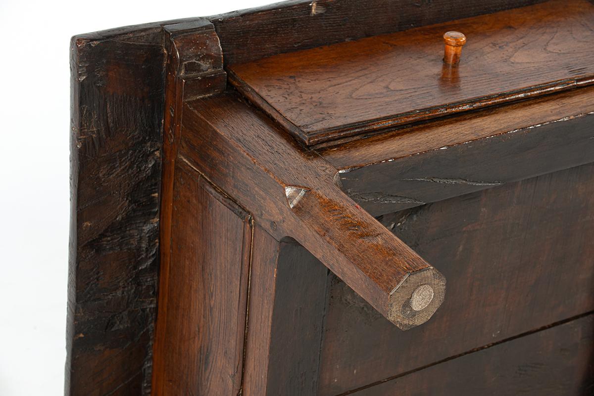 Antique early 19th century Spanish warm brown chestnut coffee table with drawers For Sale 1