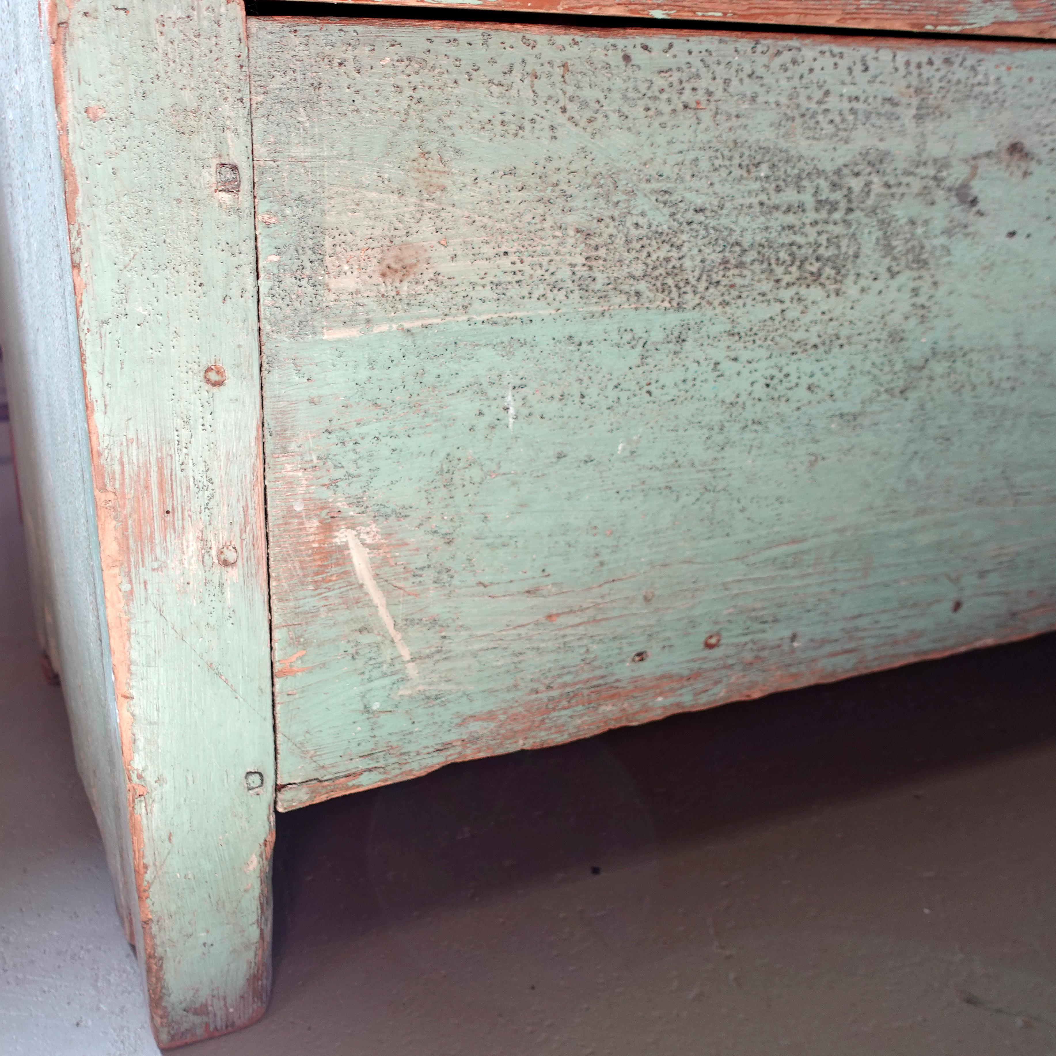 Antiguo banco de granja sueco de principios del siglo XIX con arte popular Hierro en venta