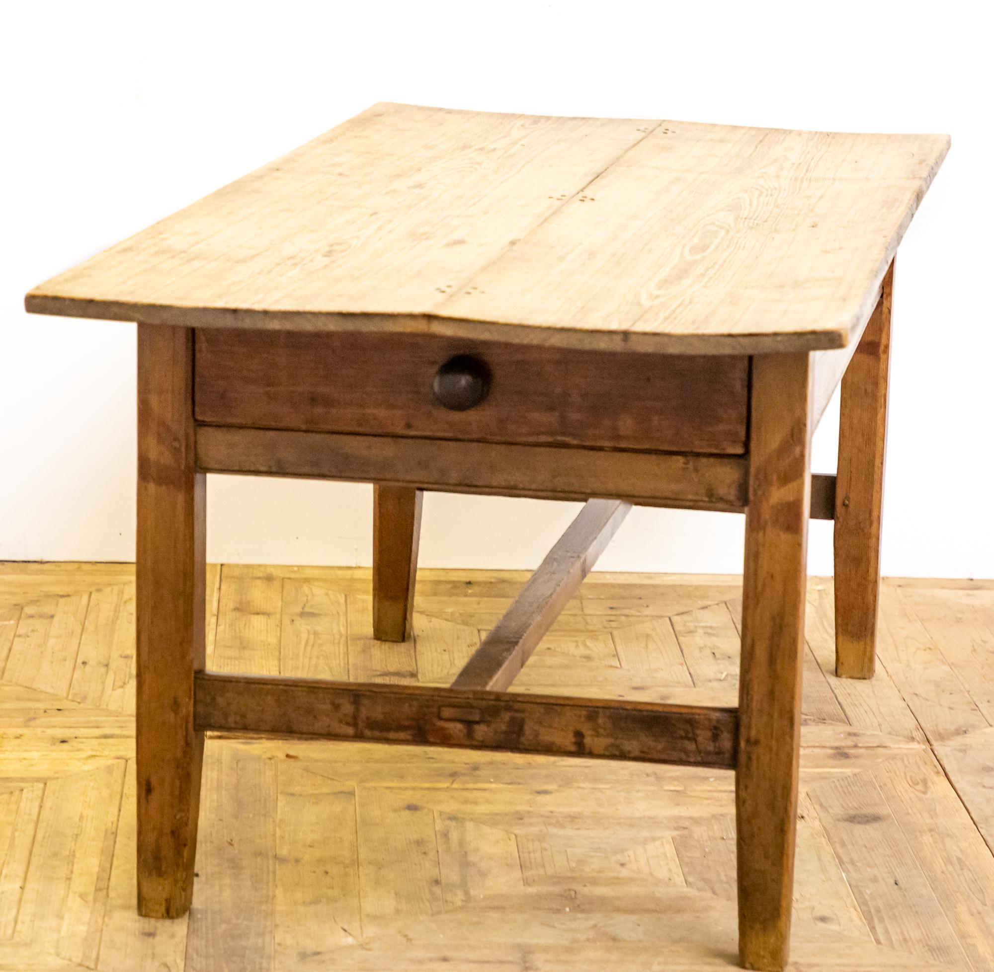 Antique Early 19th Century Welsh Pine Farmhouse Dairy Table In Good Condition For Sale In Pickering, North Yorkshire