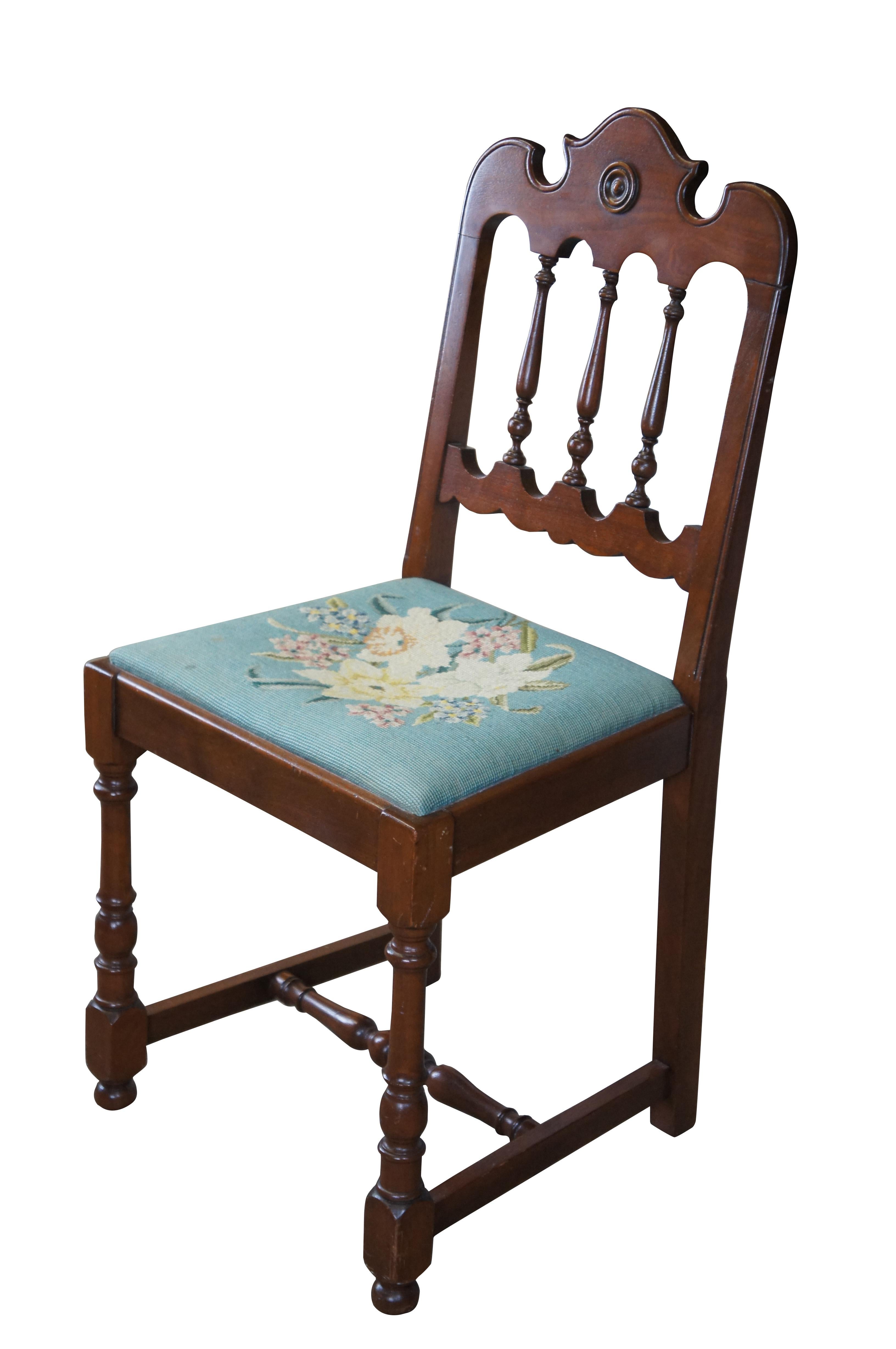 Victorien Ancienne chaise d'appoint brodée du début du 20ème siècle du Michigan Chair Company en vente