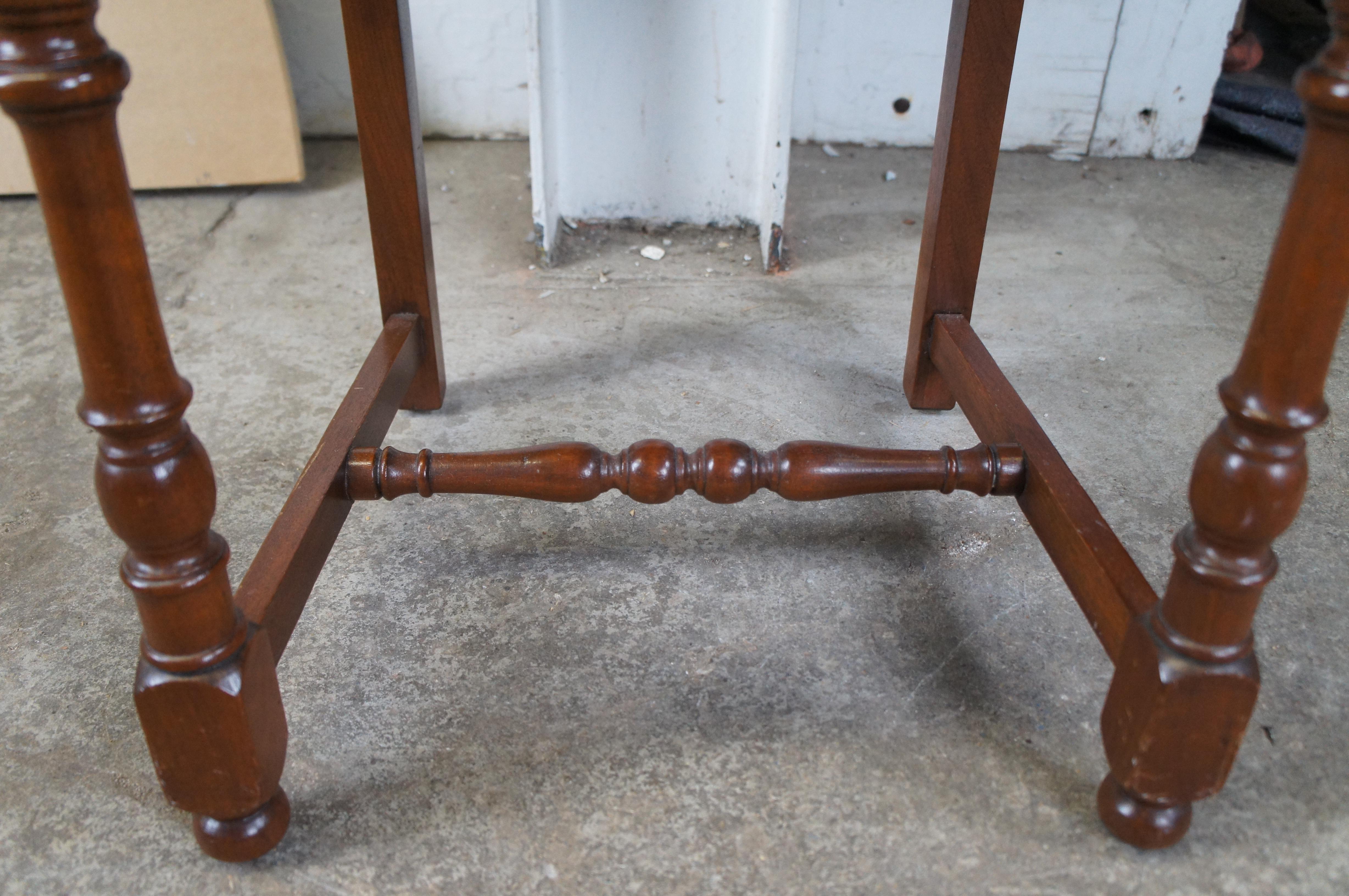 Ancienne chaise d'appoint brodée du début du 20ème siècle du Michigan Chair Company en vente 1