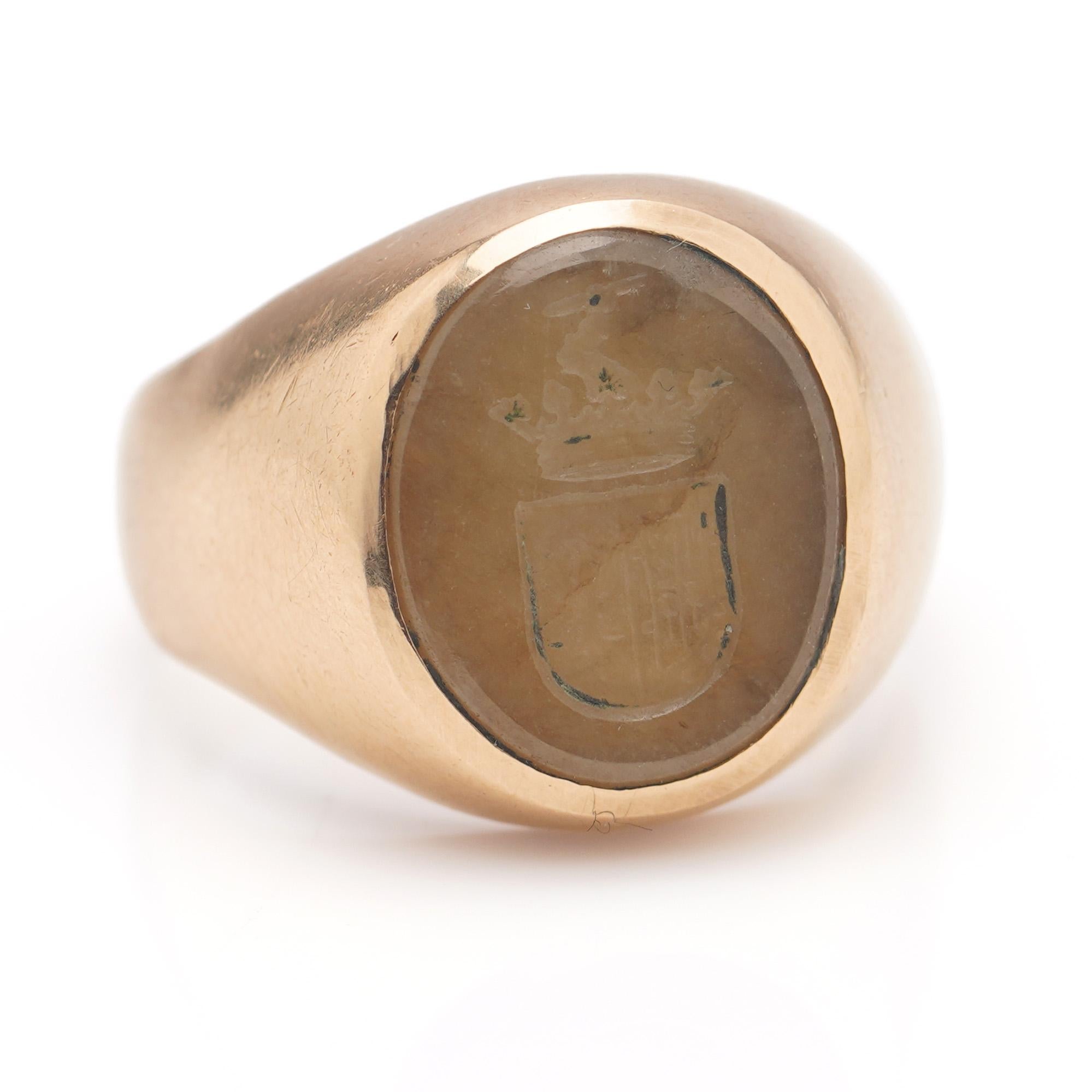 Antique Early 20th Century 18kt Gold Men's Ring with Carved Hardstone 1