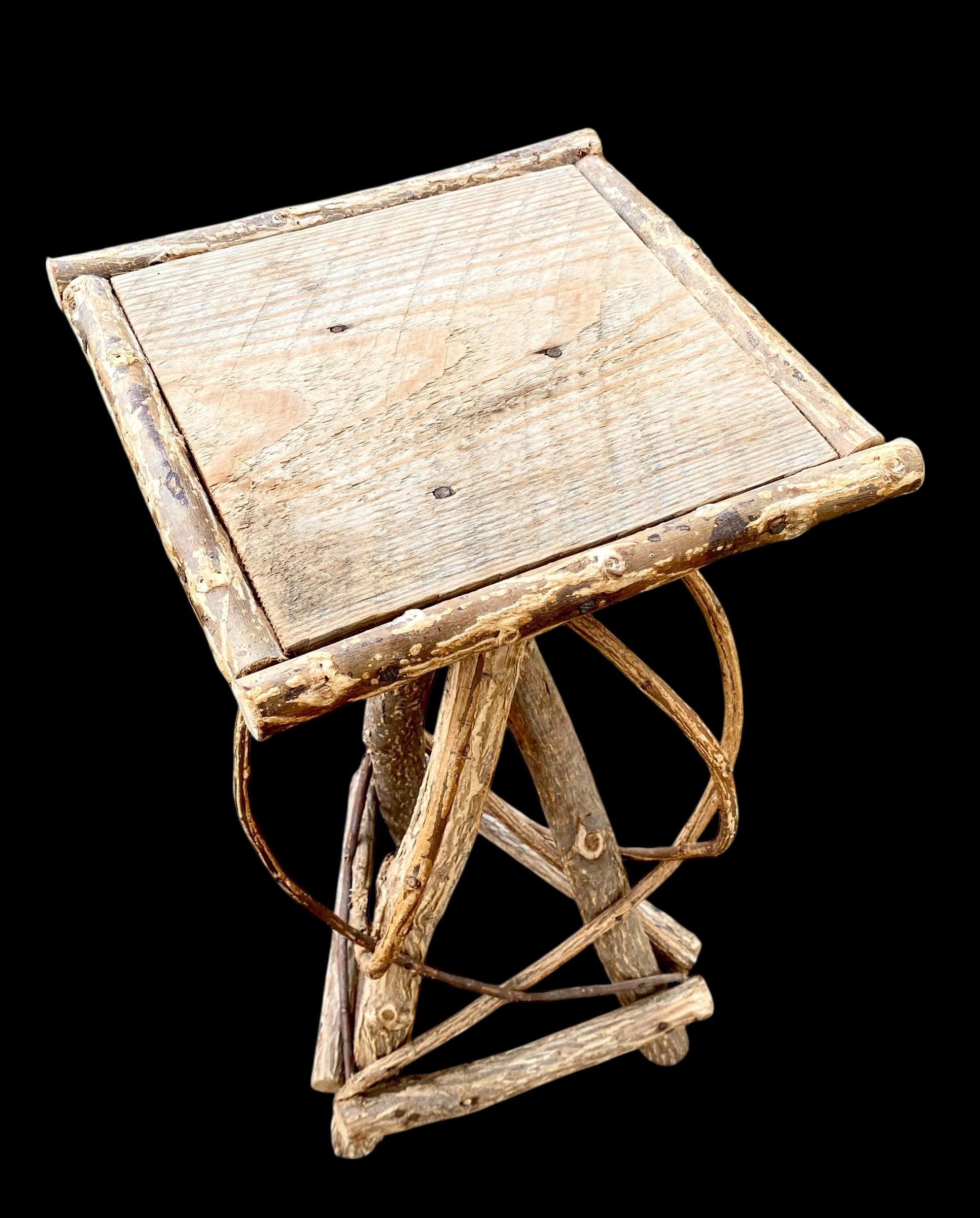 Ancienne table d'appoint en saule courbé Adirondack du début du 20e siècle en vente 3