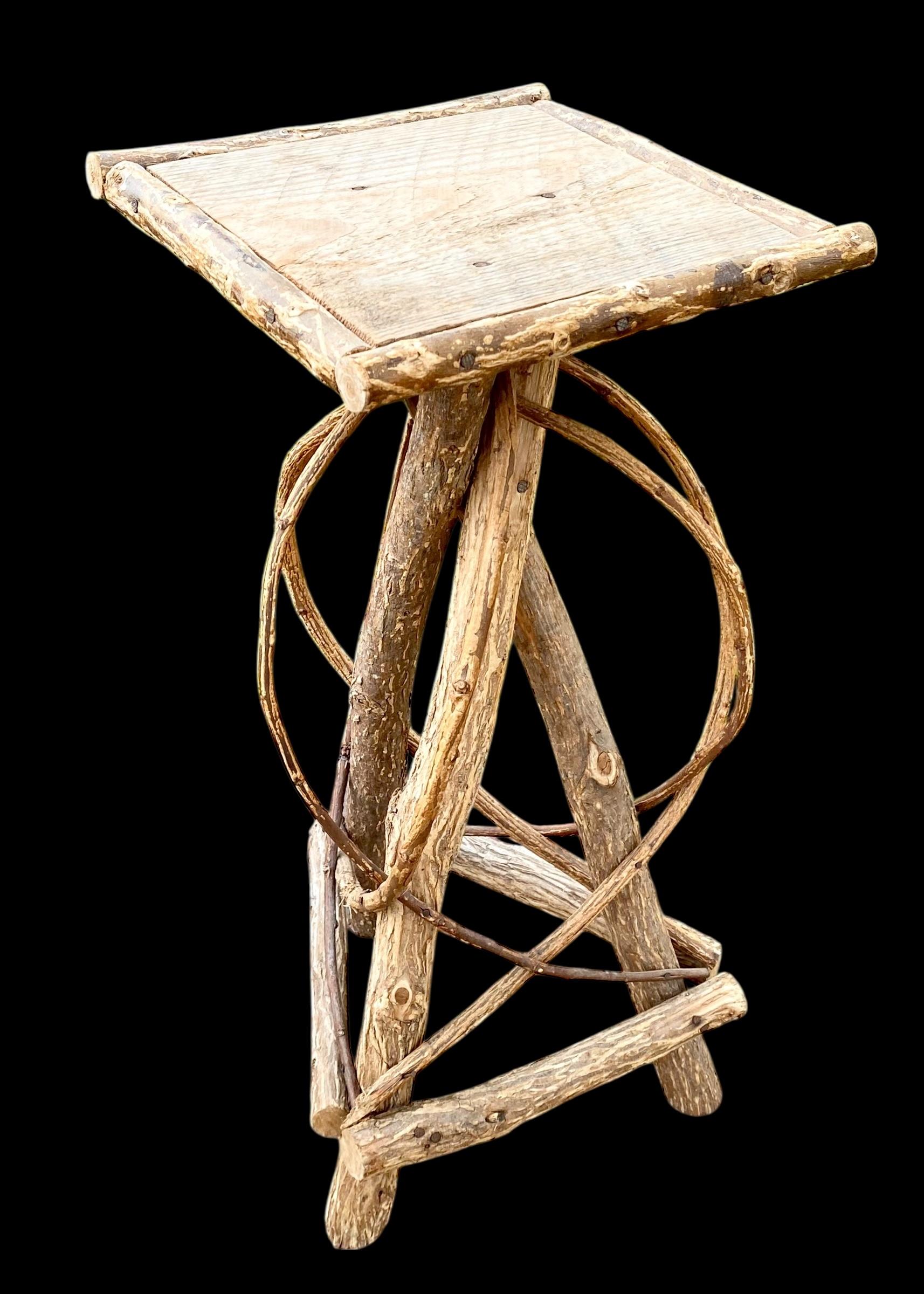 Ancienne table d'appoint en saule courbé Adirondack du début du 20e siècle en vente 4