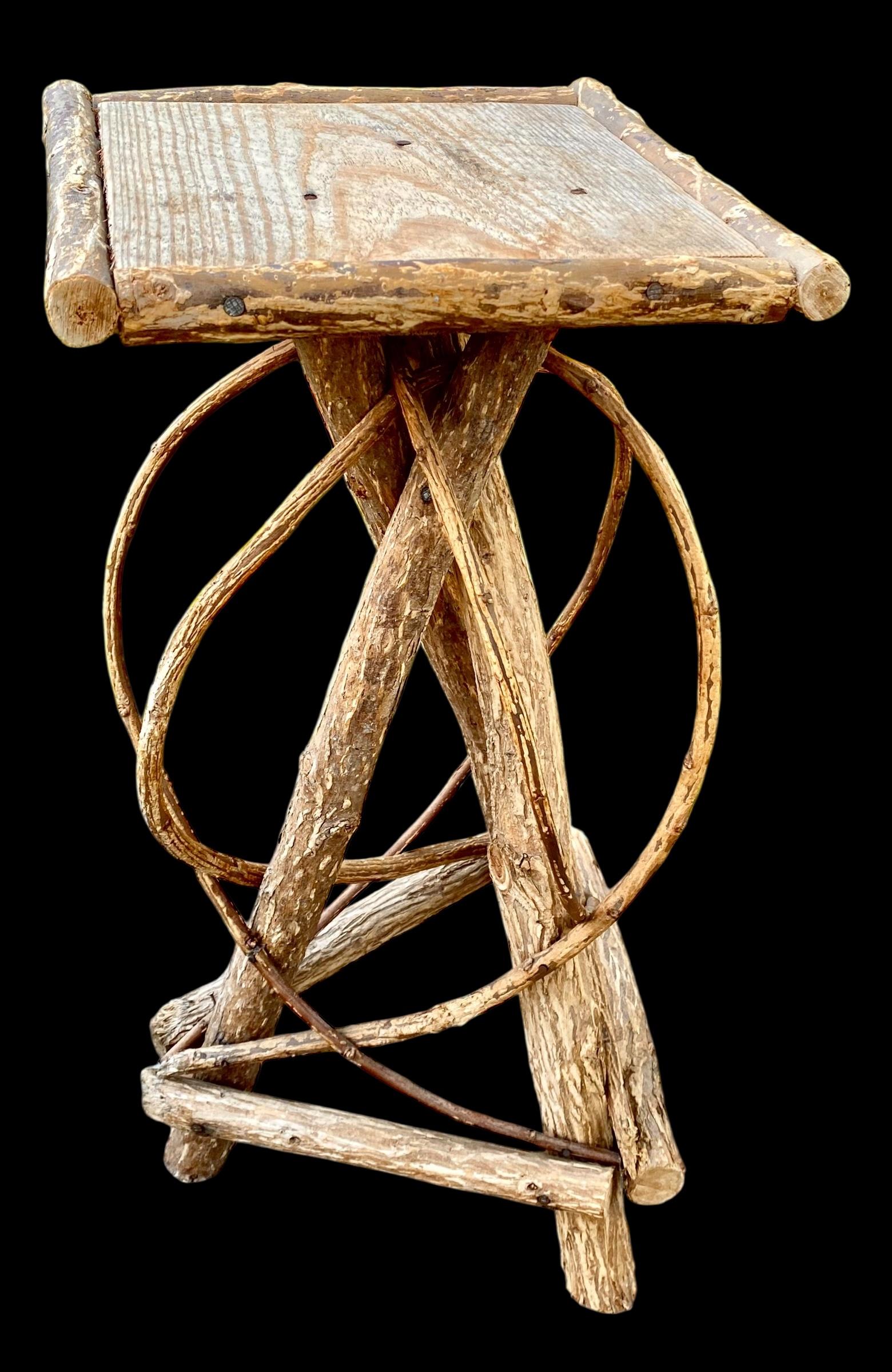 Ancienne table d'appoint en saule courbé Adirondack du début du 20e siècle en vente 8