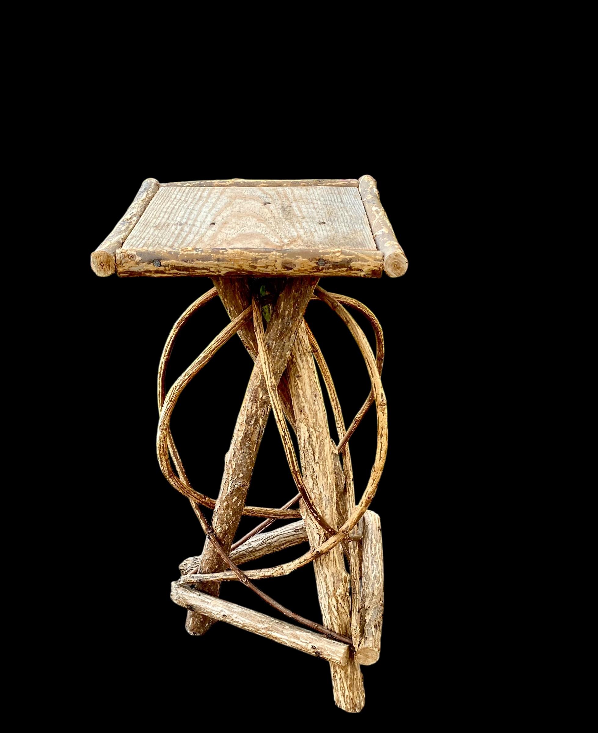 Ancienne table d'appoint en saule courbé Adirondack du début du 20e siècle en vente 9