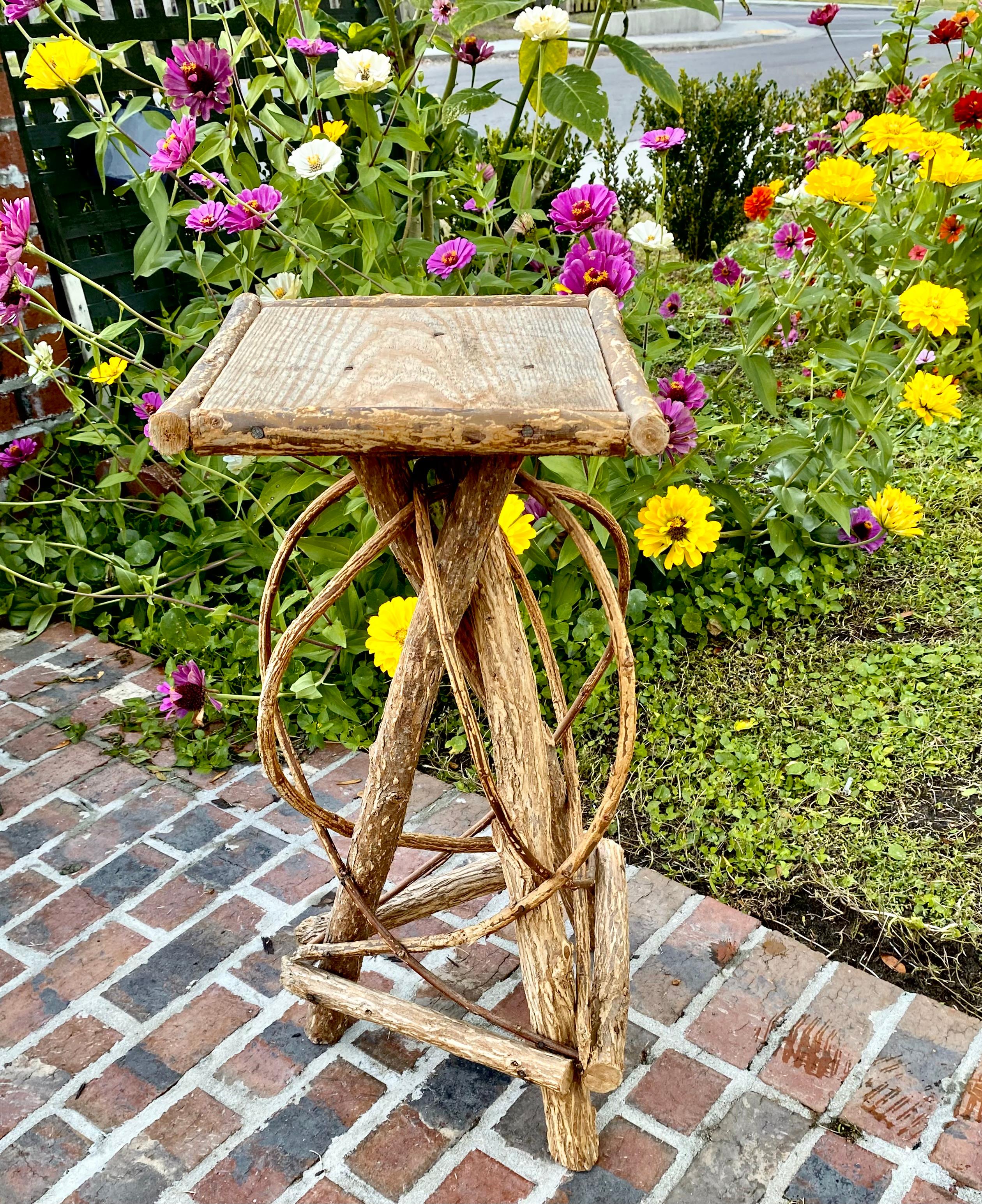 Ancienne table d'appoint en saule courbé Adirondack du début du 20e siècle en vente 10