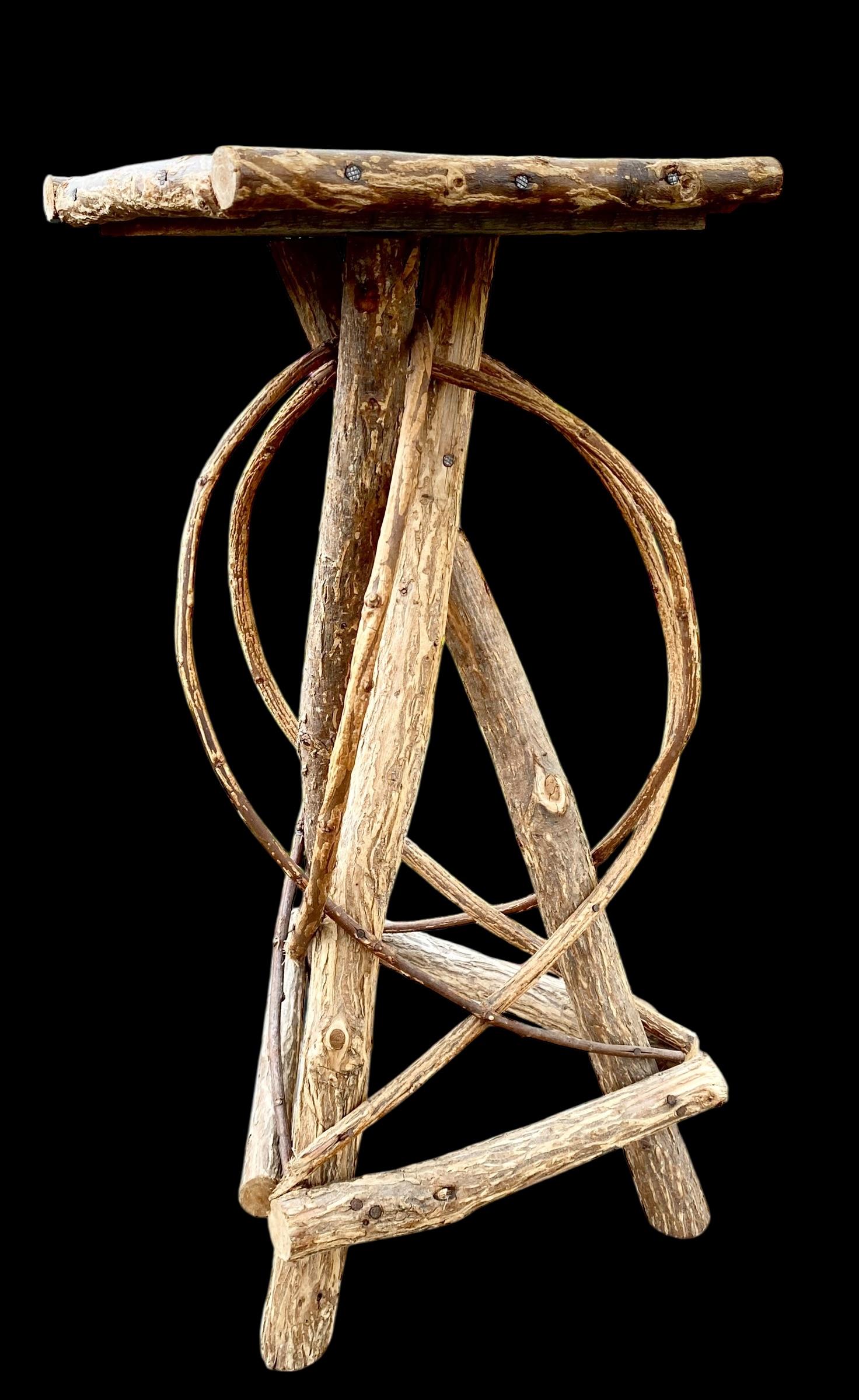 Ancienne table d'appoint en saule courbé Adirondack du début du 20e siècle en vente 2