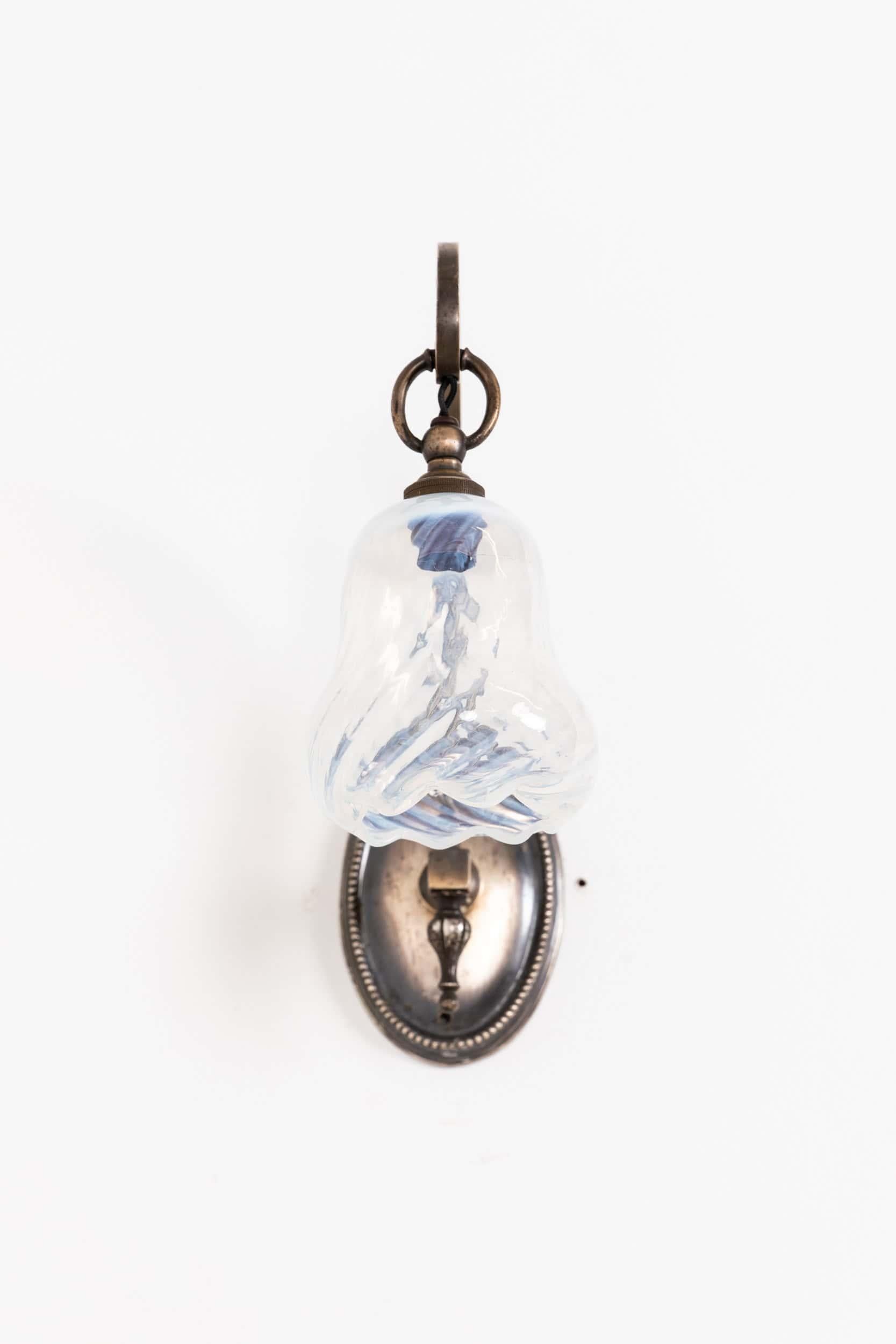 Lampada da parete in vetro vaselina GEC dell'inizio del XX secolo C.C. In condizioni discrete in vendita a London, GB