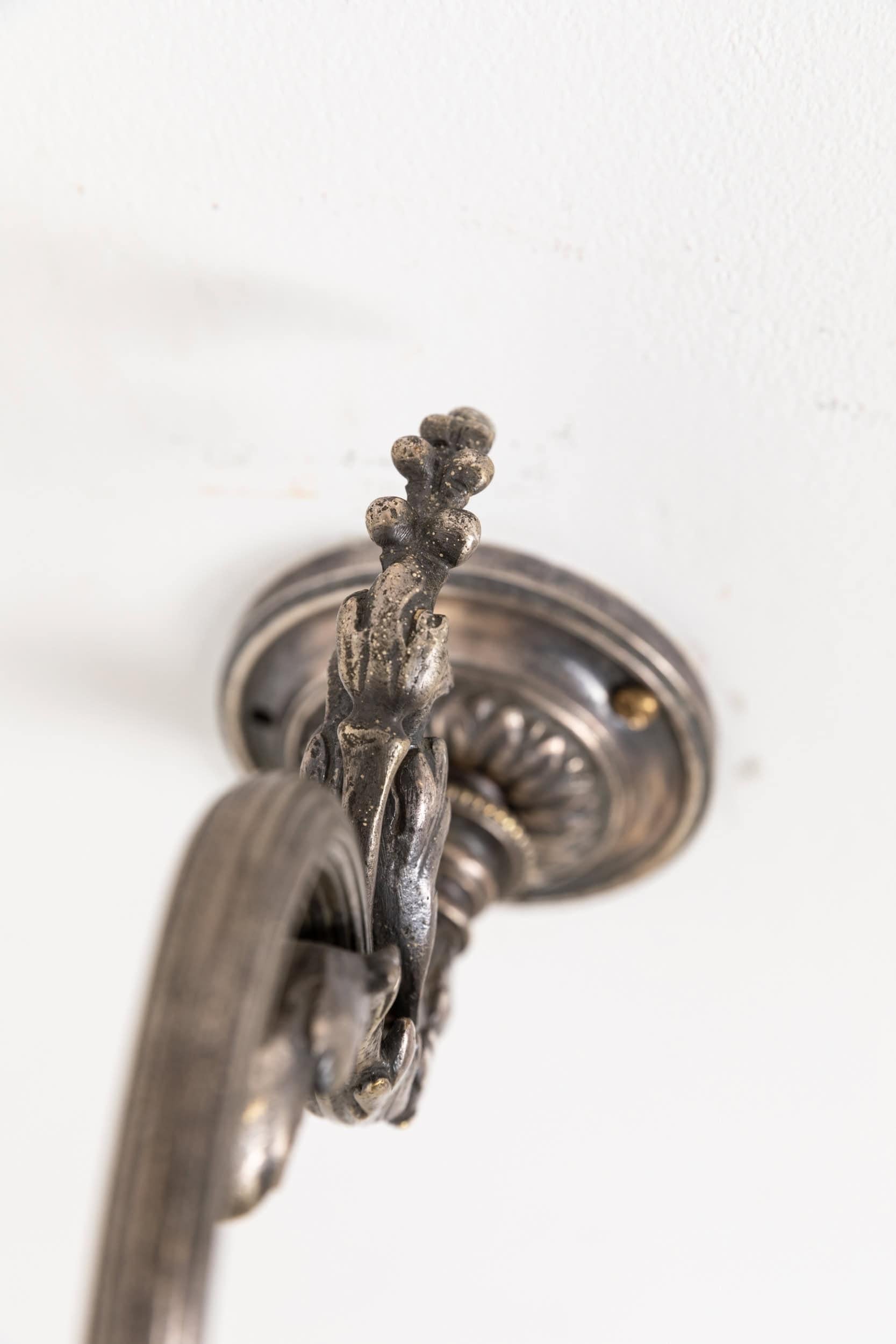 Antiguo Art Nouveau de principios del siglo XX Lámpara de pared de cristal GEC de plata c.1910 Hecho a mano en venta