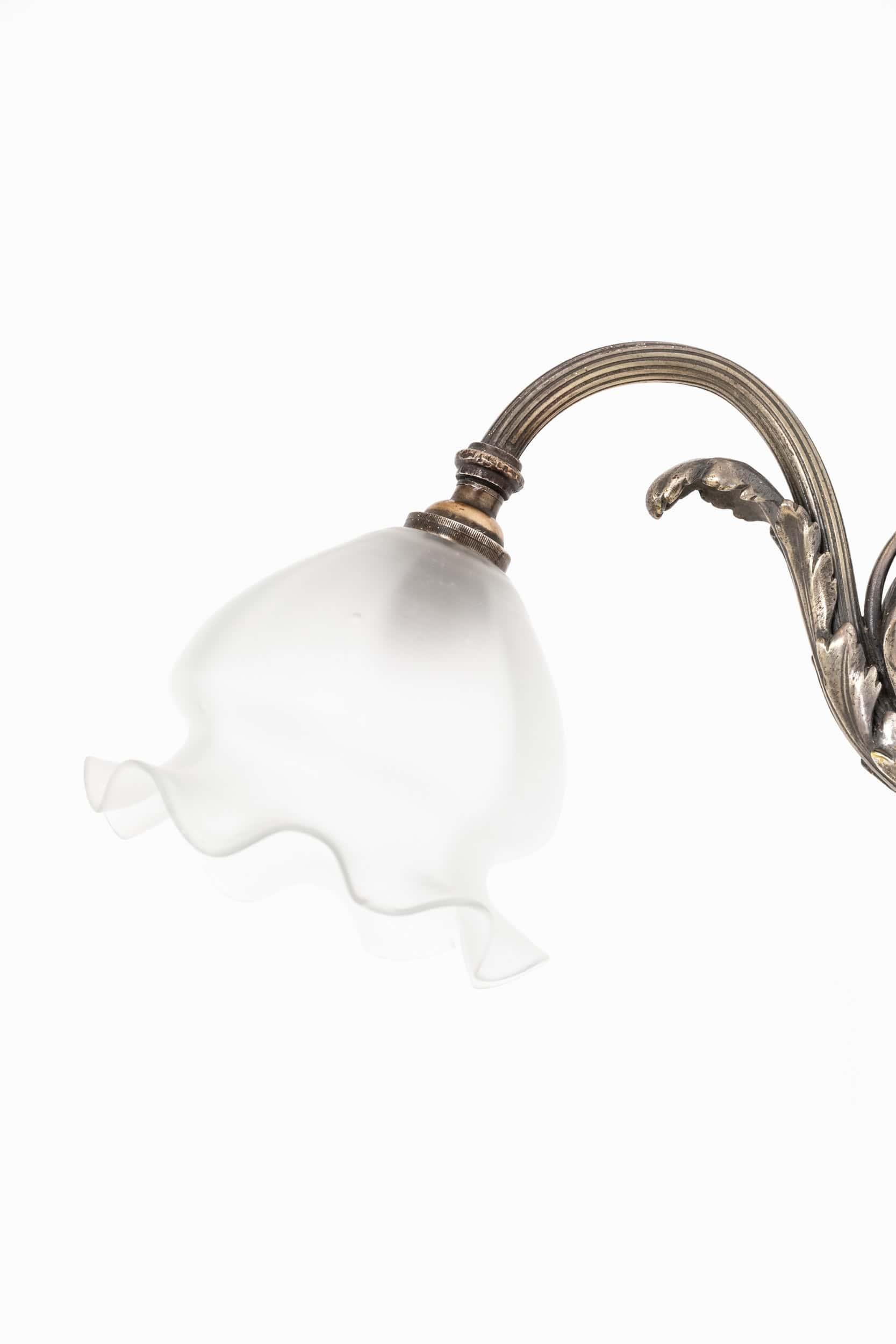 Antiguo Art Nouveau de principios del siglo XX Lámpara de pared de cristal GEC de plata c.1910 en Bastante bueno estado para la venta en London, GB