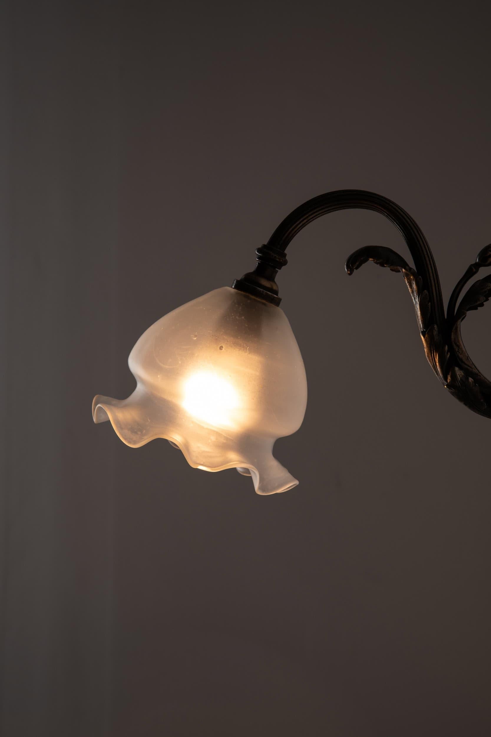 Antiguo Art Nouveau de principios del siglo XX Lámpara de pared de cristal GEC de plata c.1910 en venta 1