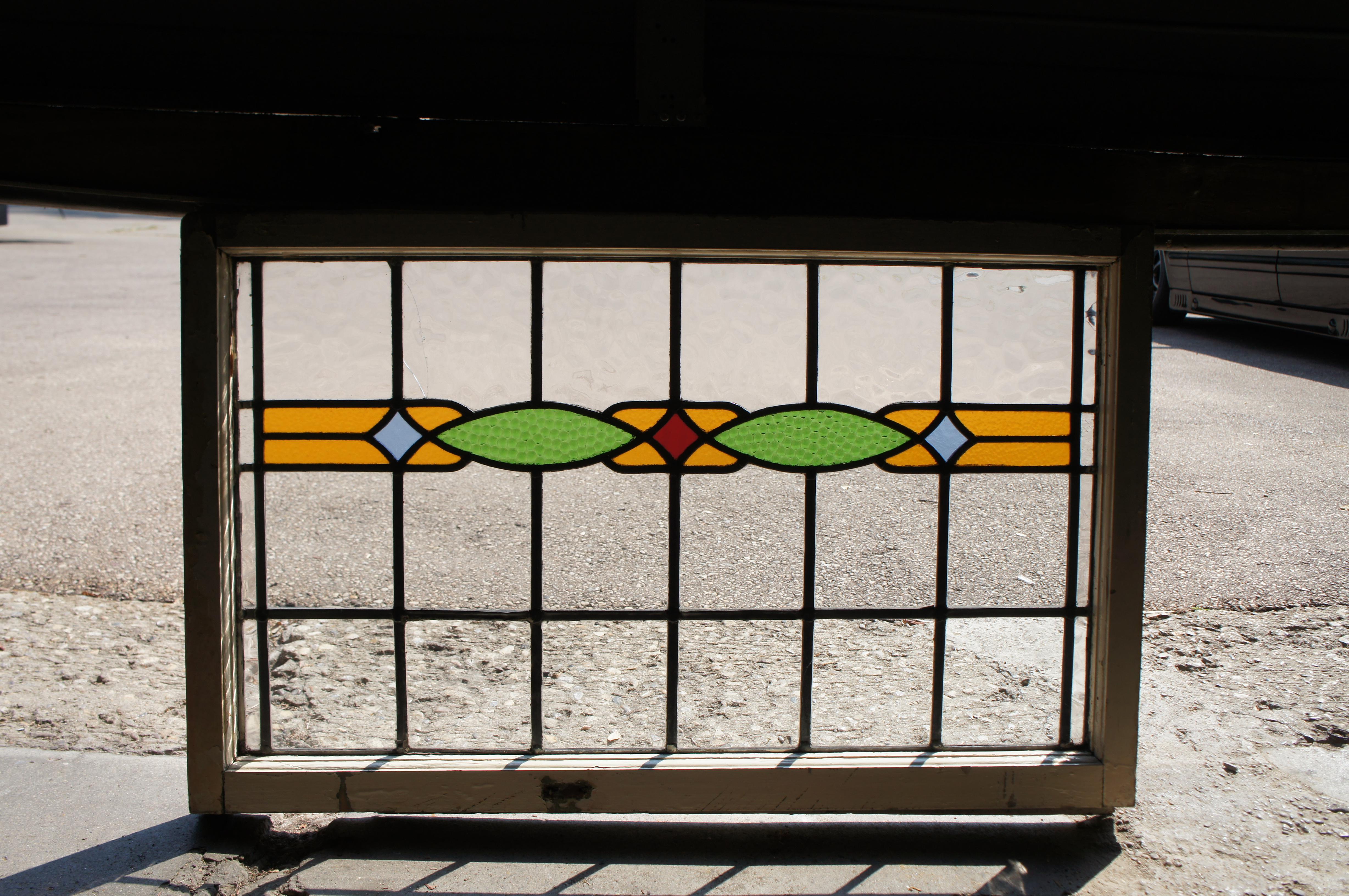 Antico pannello di finestra in vetro colorato a piombo dell'inizio del 20° secolo Arts & Crafts 39