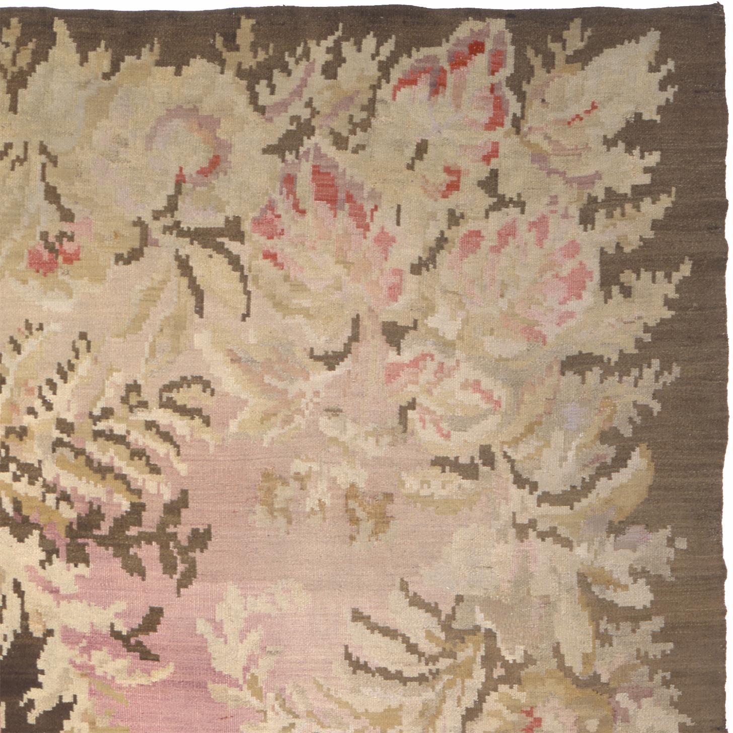 Antique Early-20th Century Bessarabian Rug In Good Condition For Sale In New York, NY