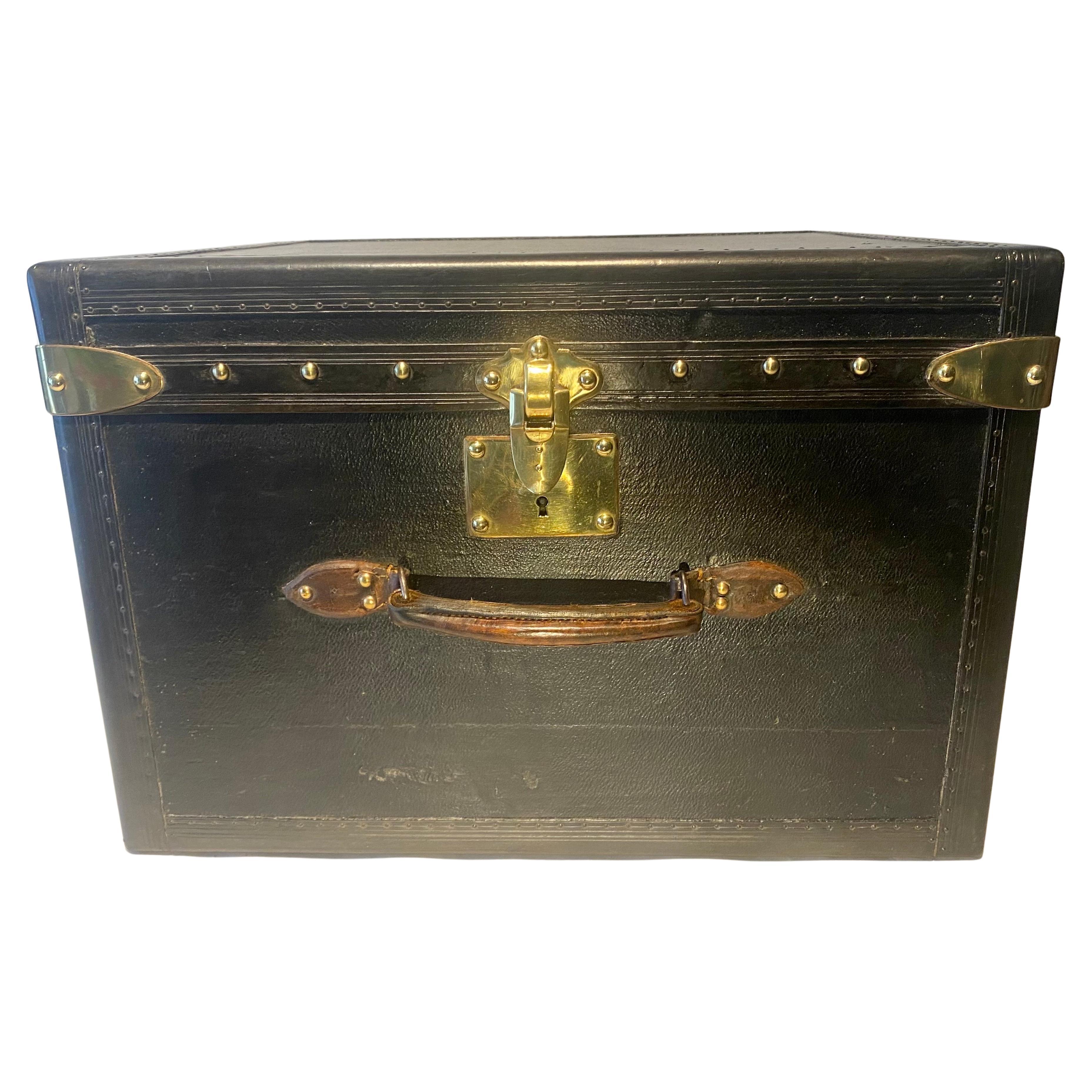 Antike Anfang des 20. Jahrhunderts Schwarz Goyard Hut Kofferraum Französisch CIRCA 1920's (Messing) im Angebot