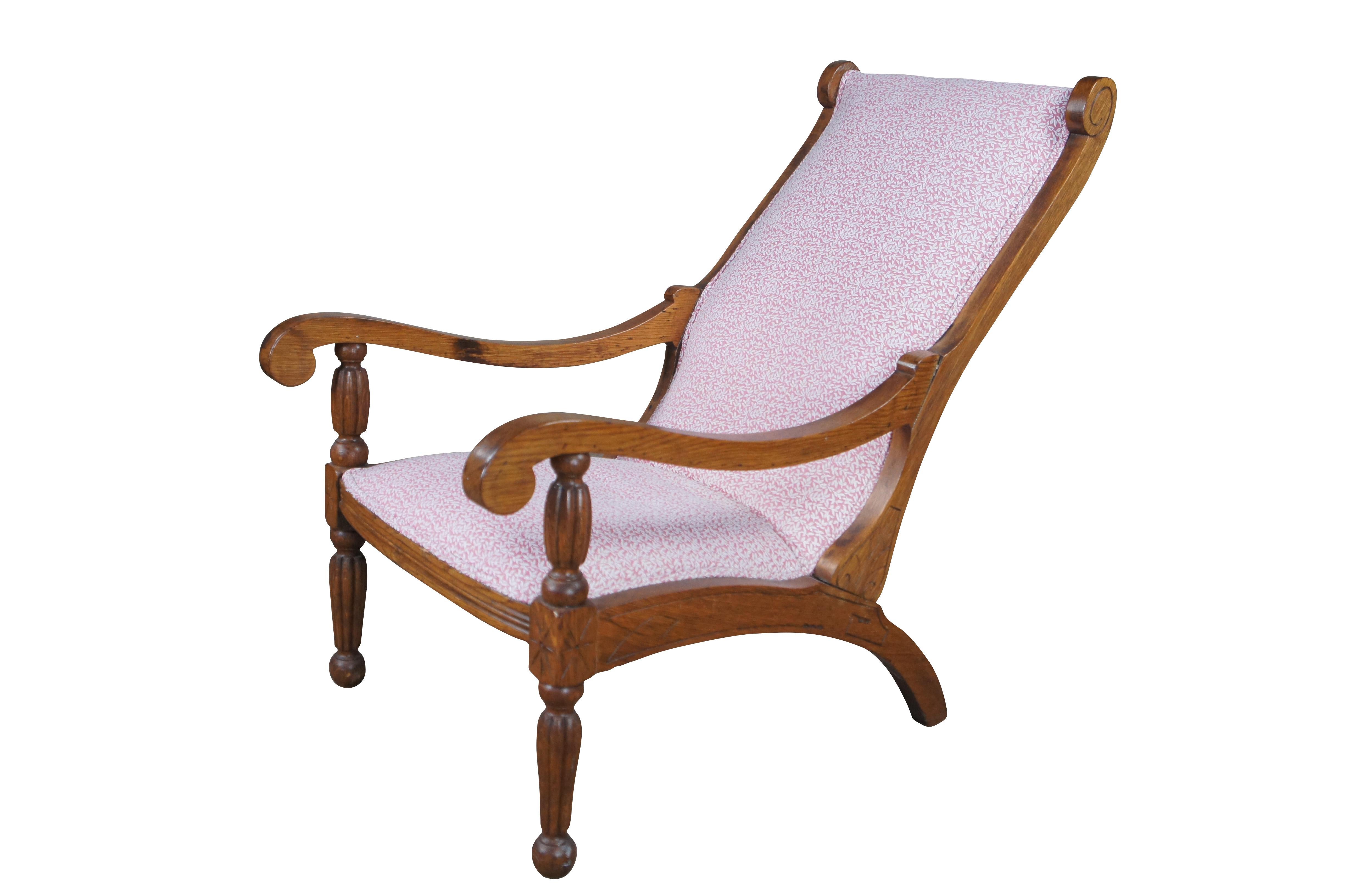 Colonial britannique Antique Early 20th Century Colonial Oak Plantation Lounge Arm Chair en vente
