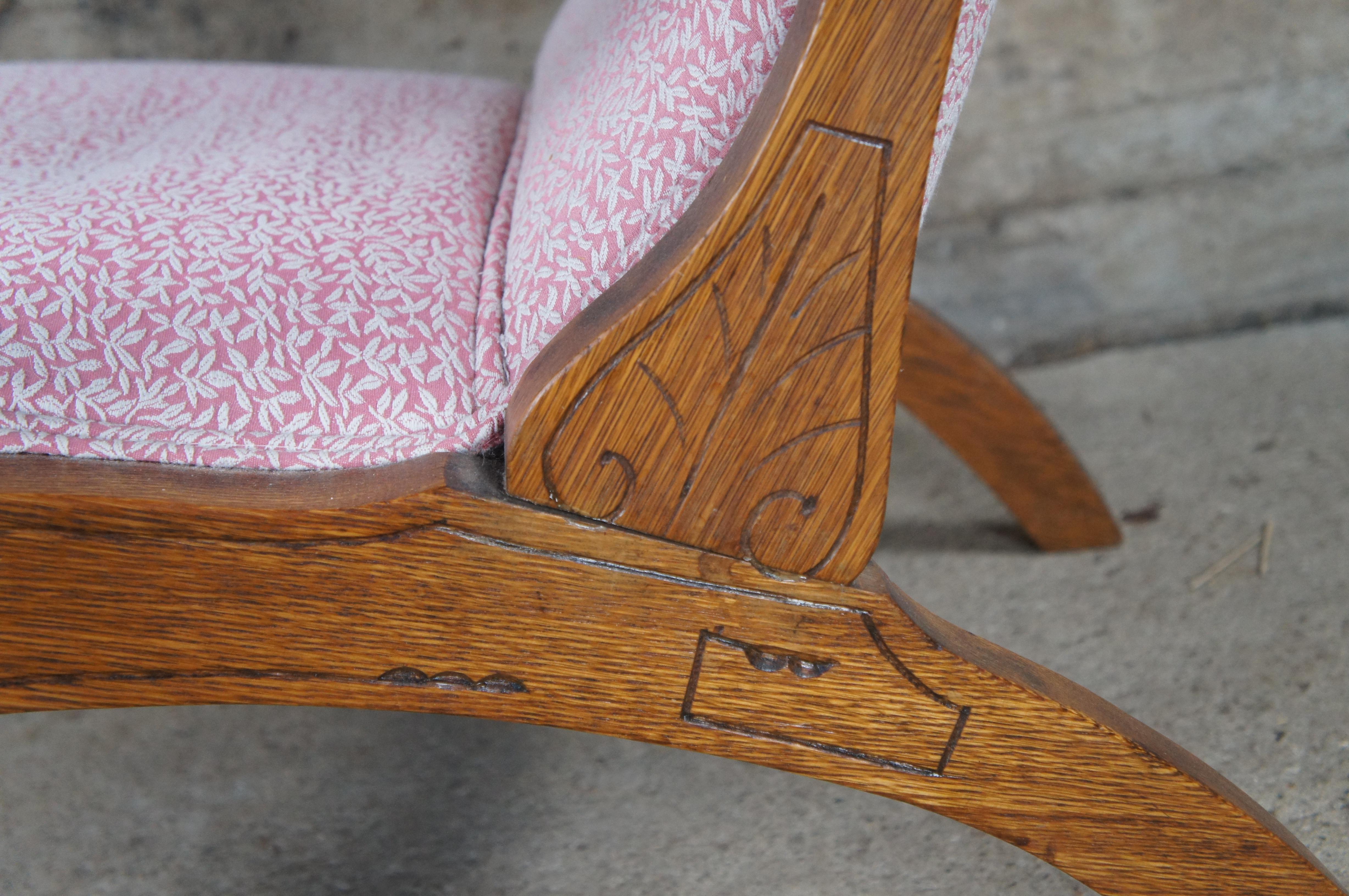 20ième siècle Antique Early 20th Century Colonial Oak Plantation Lounge Arm Chair en vente