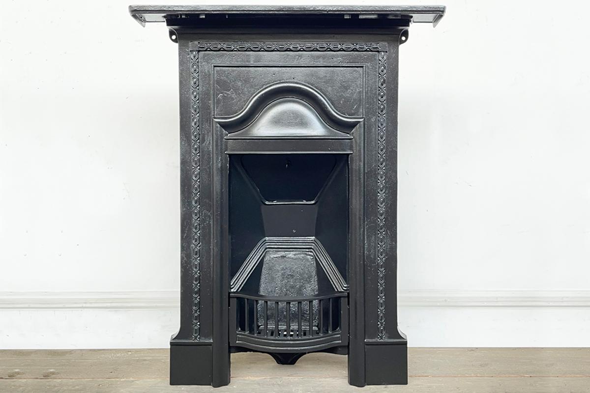 Antique early 20th century cast iron bedroom combination fireplace

Finished in heat resisting black paint.

For detailed sizes please see the size diagram in the image gallery.
 