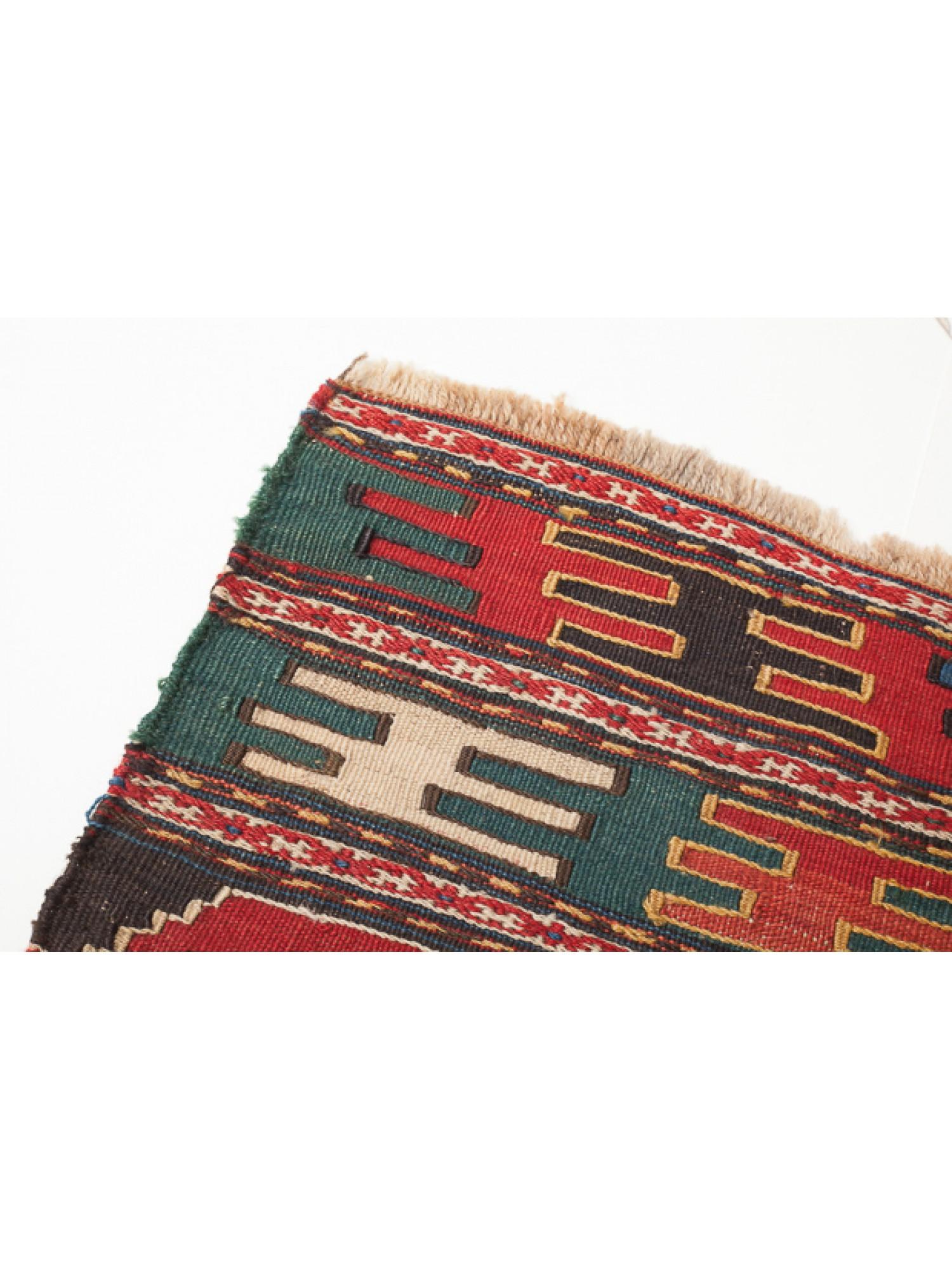 Caucasien Pièce de fuseau Kilim caucasien ancienne tissée du début du 20e siècle - teintée naturelle en vente