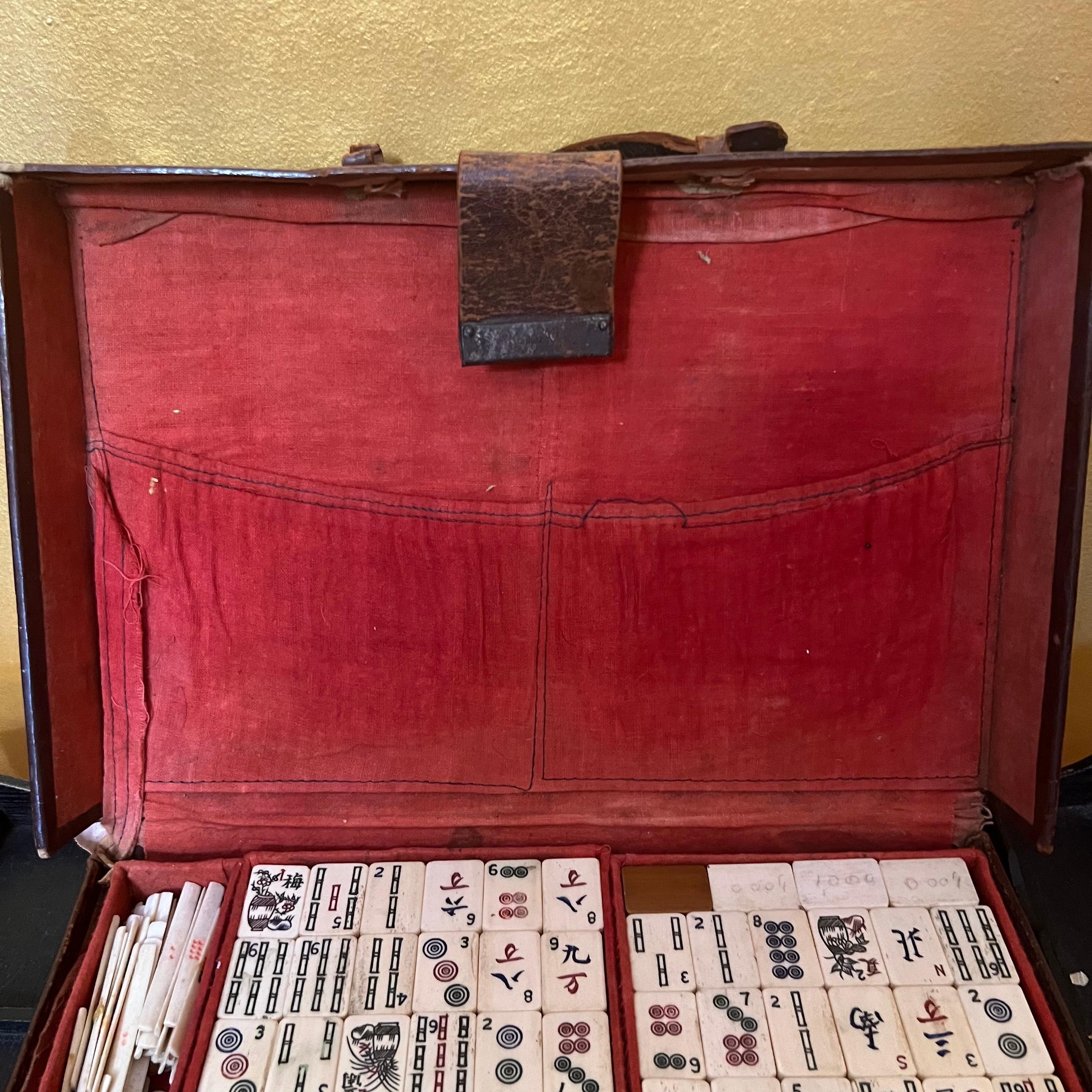 Antique Early 20th Century Chinese Mahjong Set In Good Condition For Sale In EDENSOR PARK, NSW