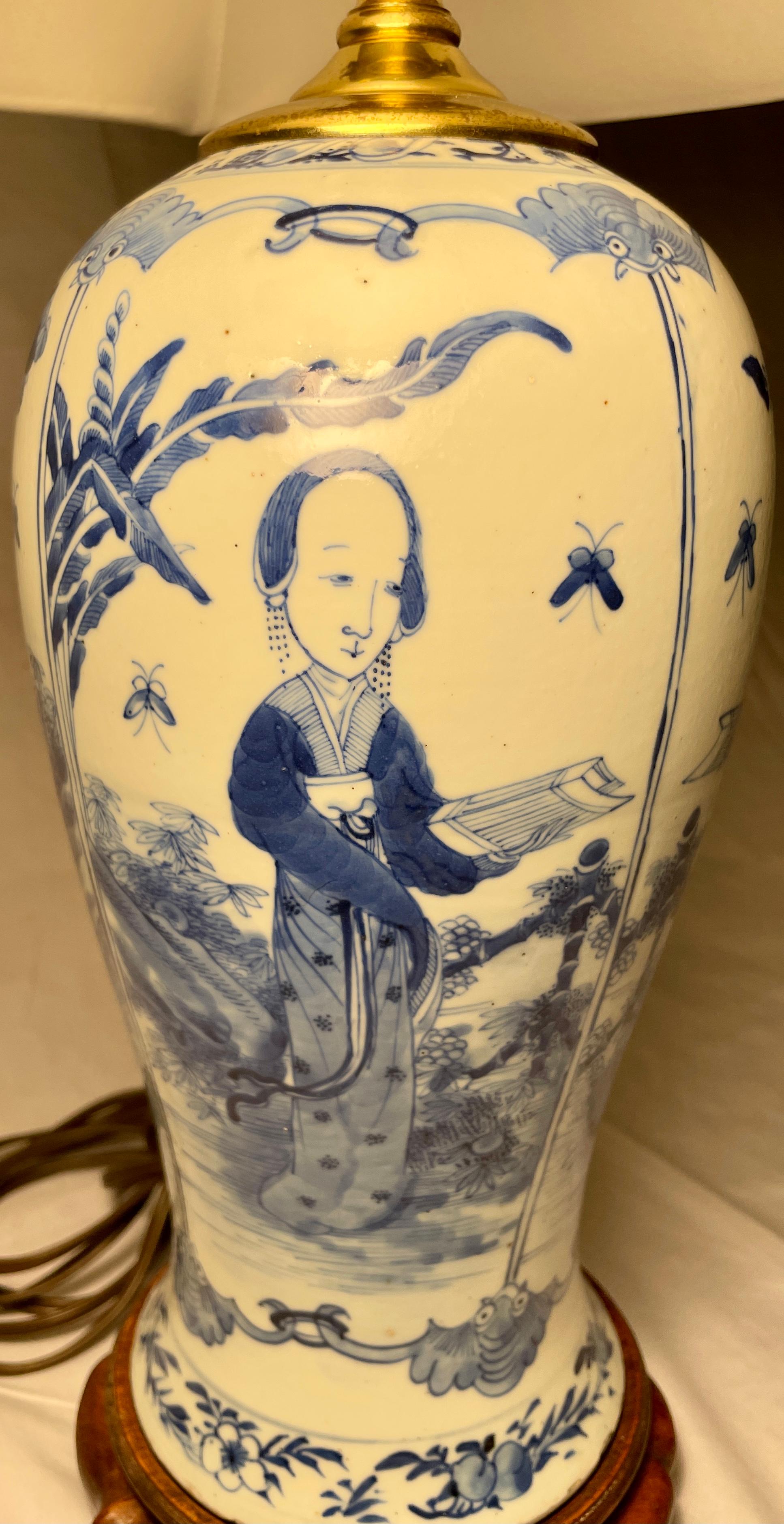 Antique Early 20th Century Chinese Porcelain Lamp In Good Condition In New Orleans, LA