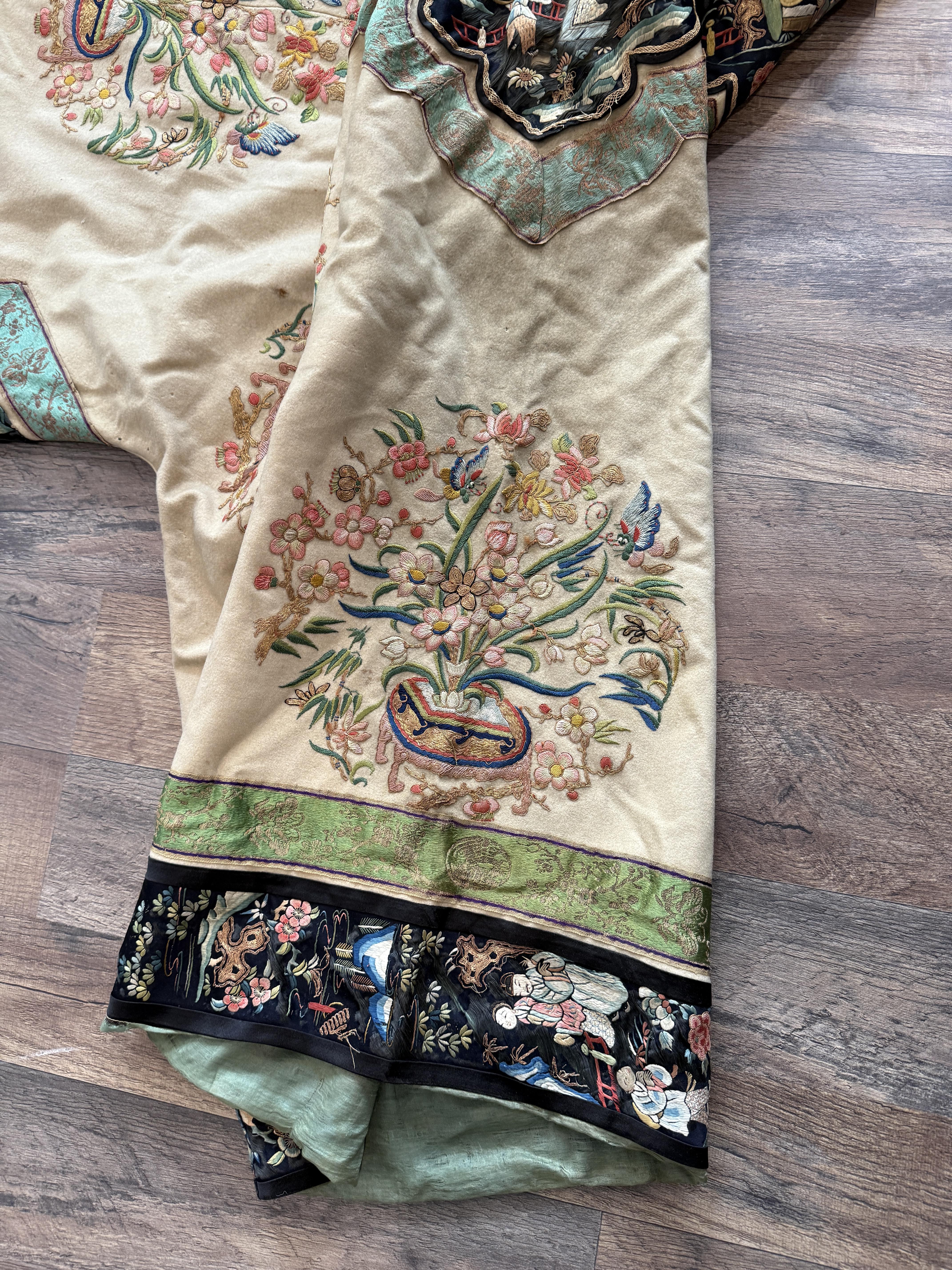 Antique Early 20th Century Chinese Silk Felt Robe with Embroidered Floral Design 9