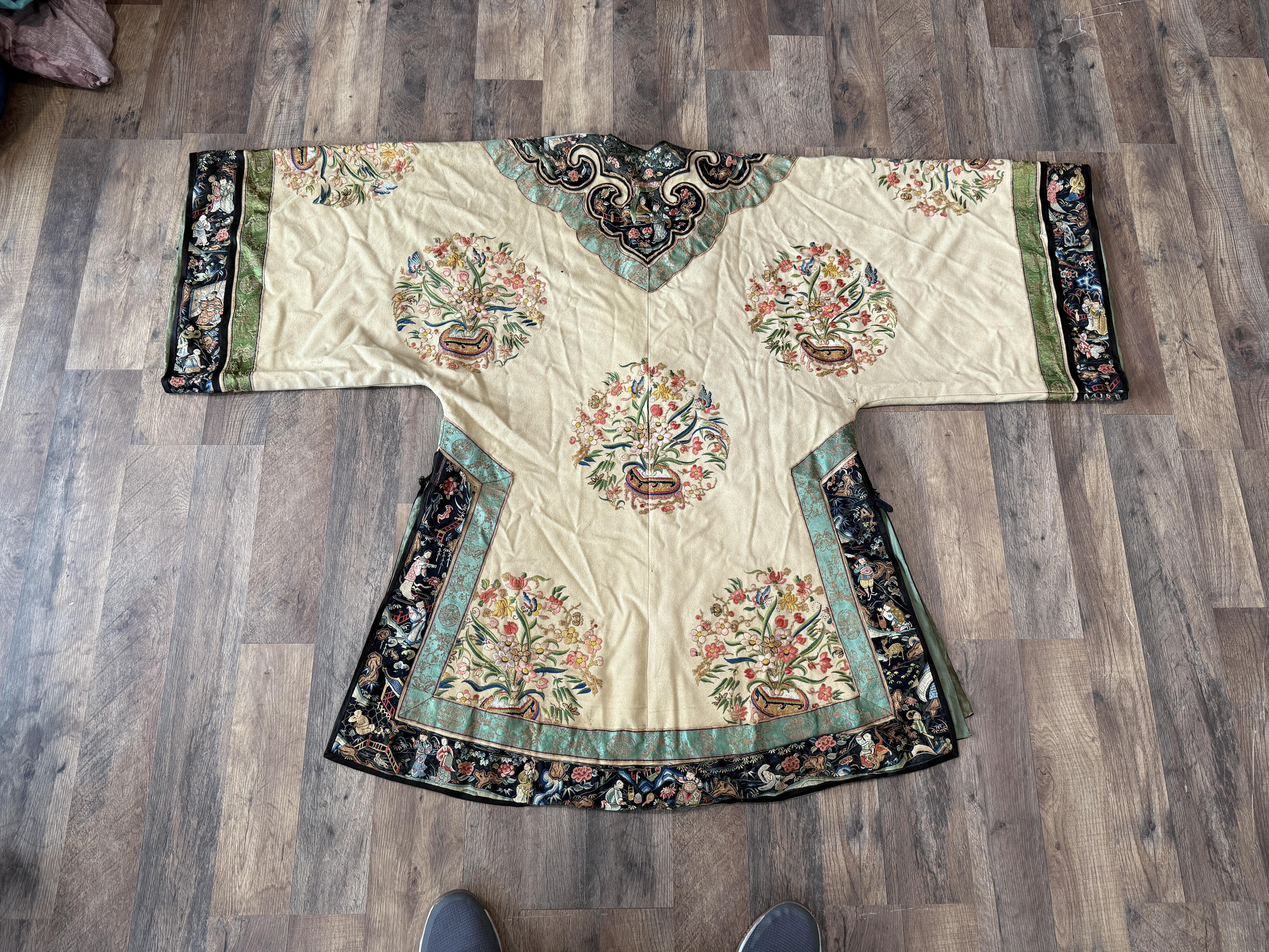 Antique Early 20th Century Chinese Silk Felt Robe with Embroidered Floral Design 10