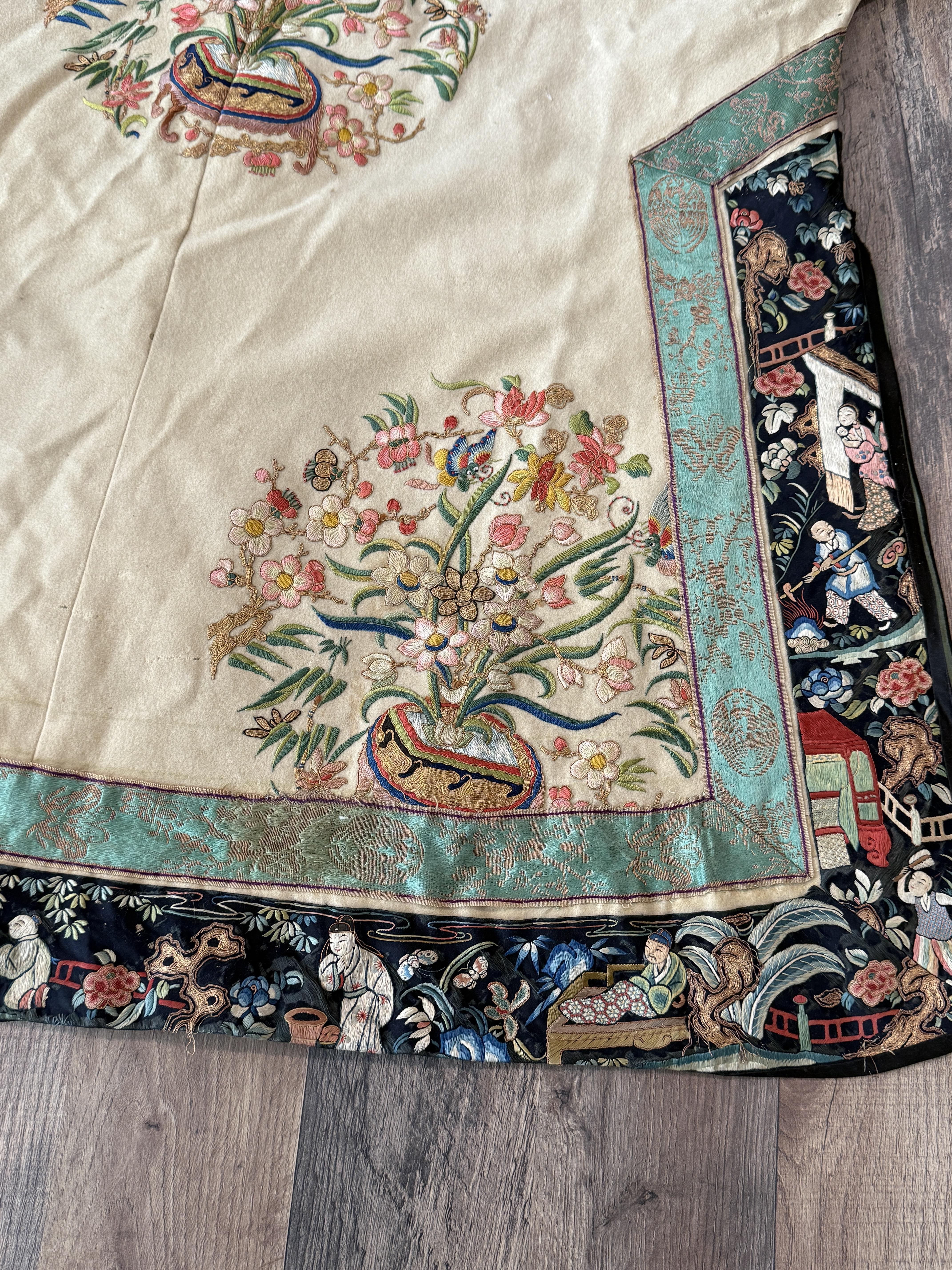 Title:
Antique Early 20th Century Chinese Silk Felt Robe with Embroidered Floral Roundels

Description:
A beautifully crafted antique Chinese robe dating to the early 20th century, made from soft felted silk and adorned with finely embroidered