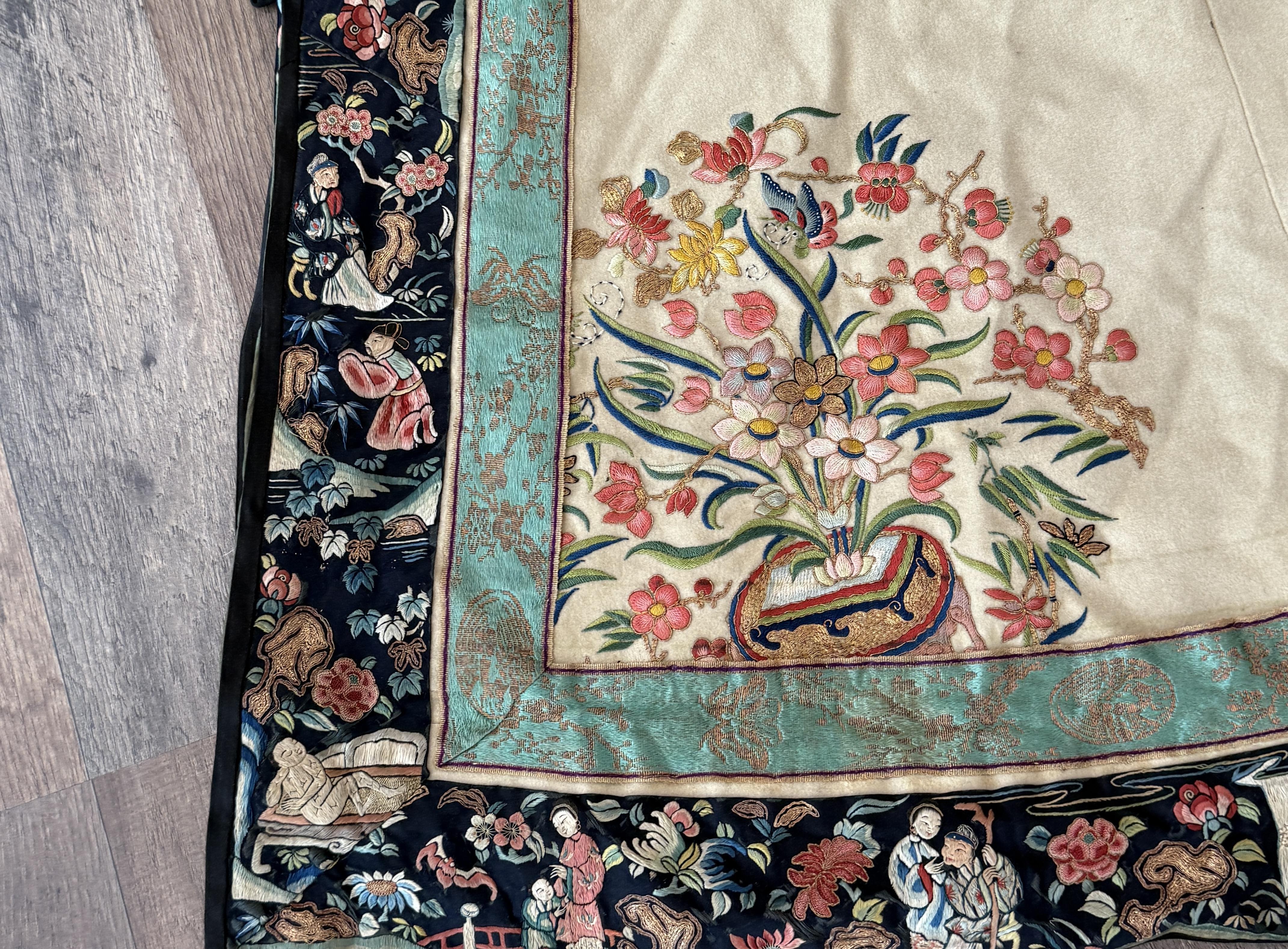 Qing Antique Early 20th Century Chinese Silk Felt Robe with Embroidered Floral Design