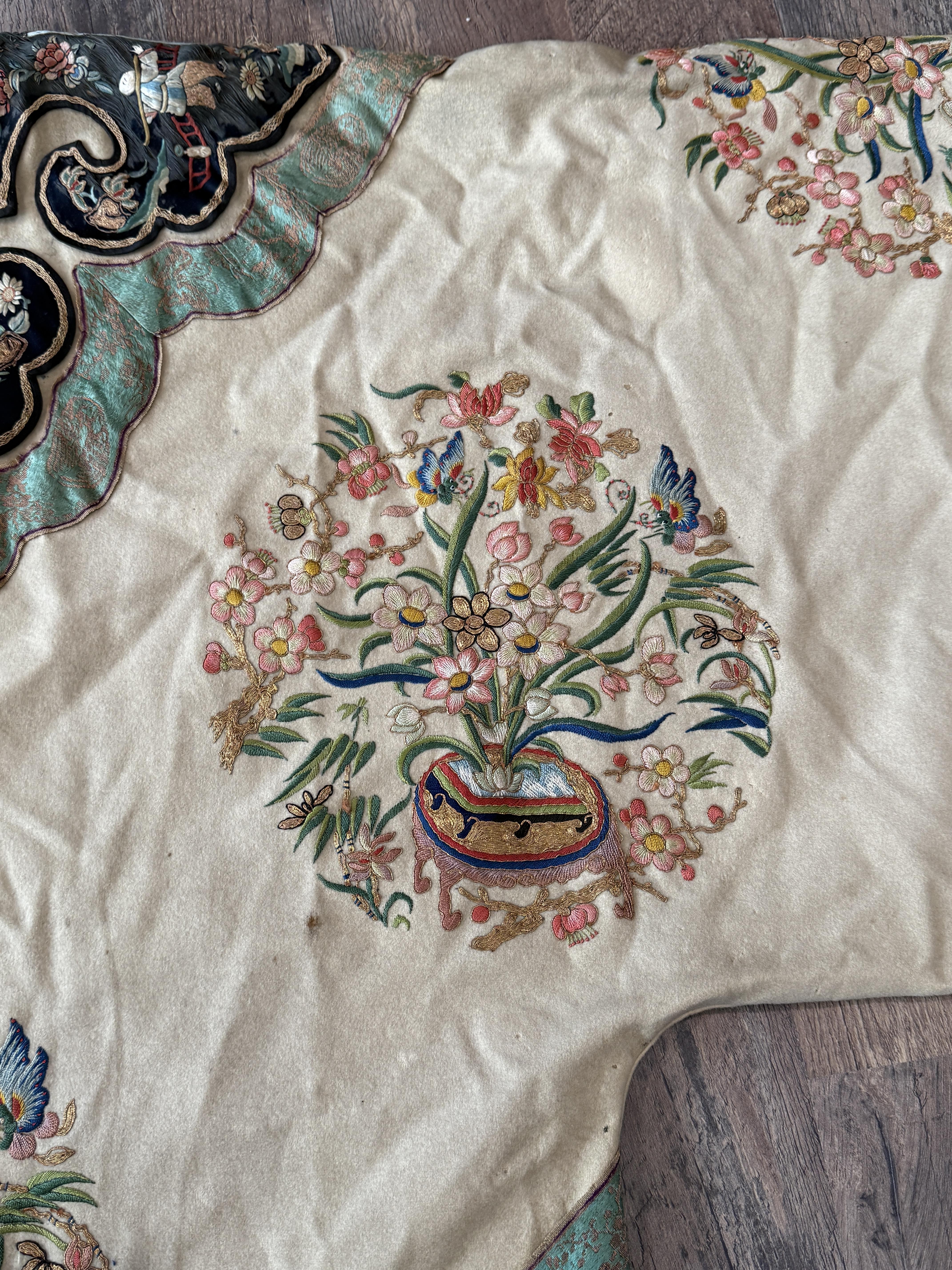 Antique Early 20th Century Chinese Silk Felt Robe with Embroidered Floral Design In Fair Condition In Media, PA
