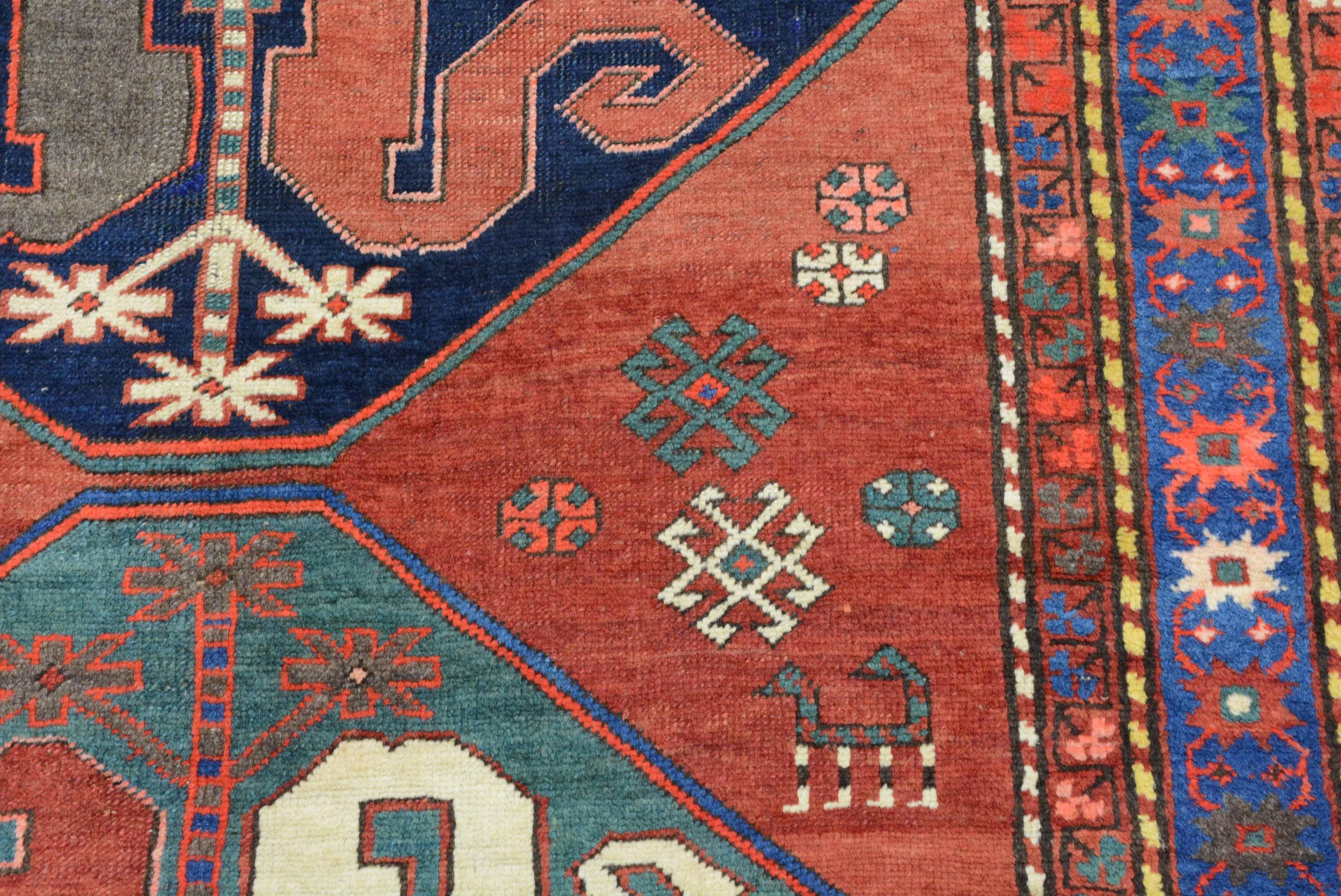 Alfombra antigua kazaka de banda de nubes de principios del siglo XX Teñido con vegetales en venta