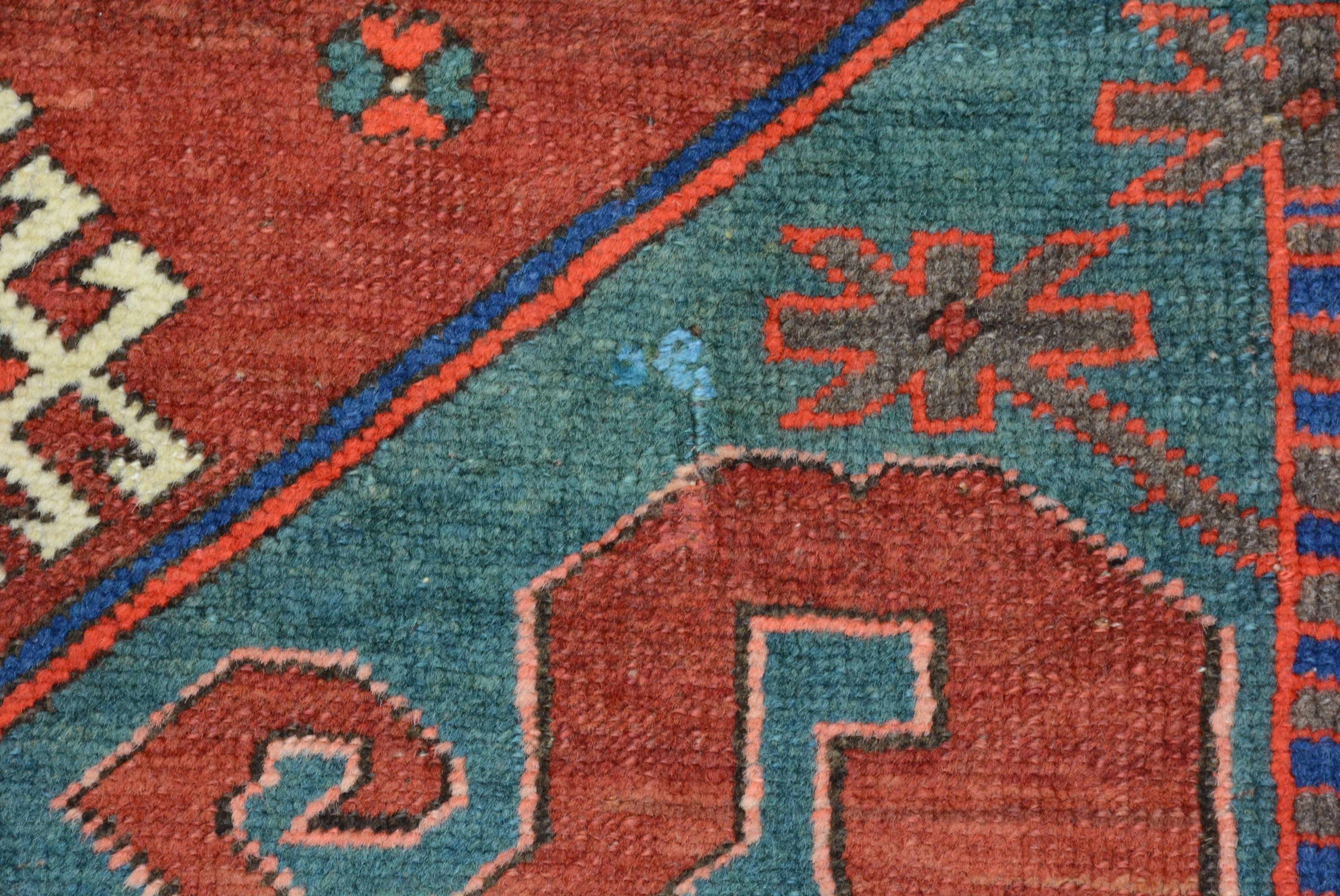 Alfombra antigua kazaka de banda de nubes de principios del siglo XX en venta 2