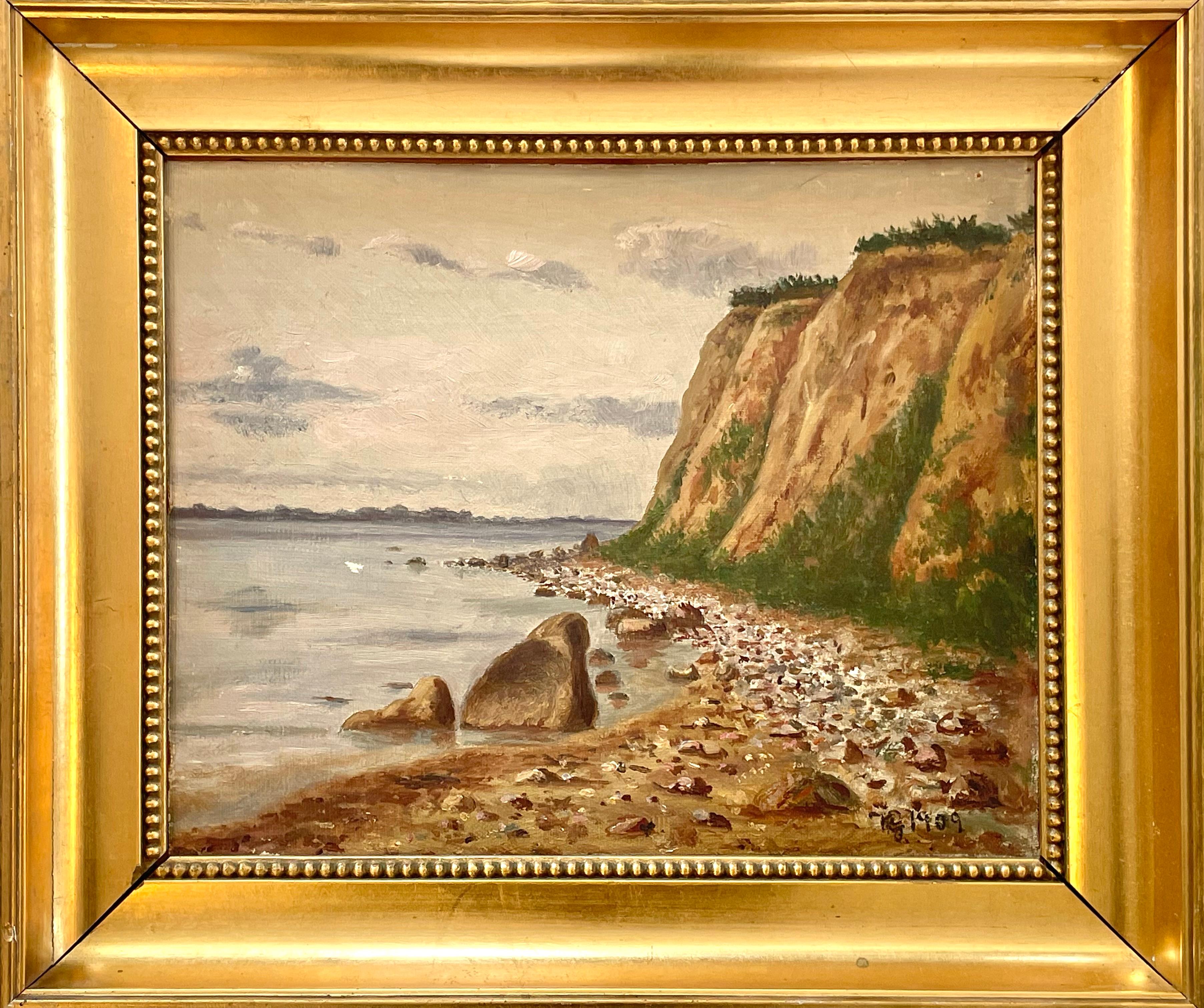 Pintura original antigua al óleo sobre tabla de 1909 con motivo de playa y acantilado con vista al mar. Los colores son cálidos y seductores, retratando un cálido día de verano con pinceladas visibles y grandes detalles de piedras en la arena y