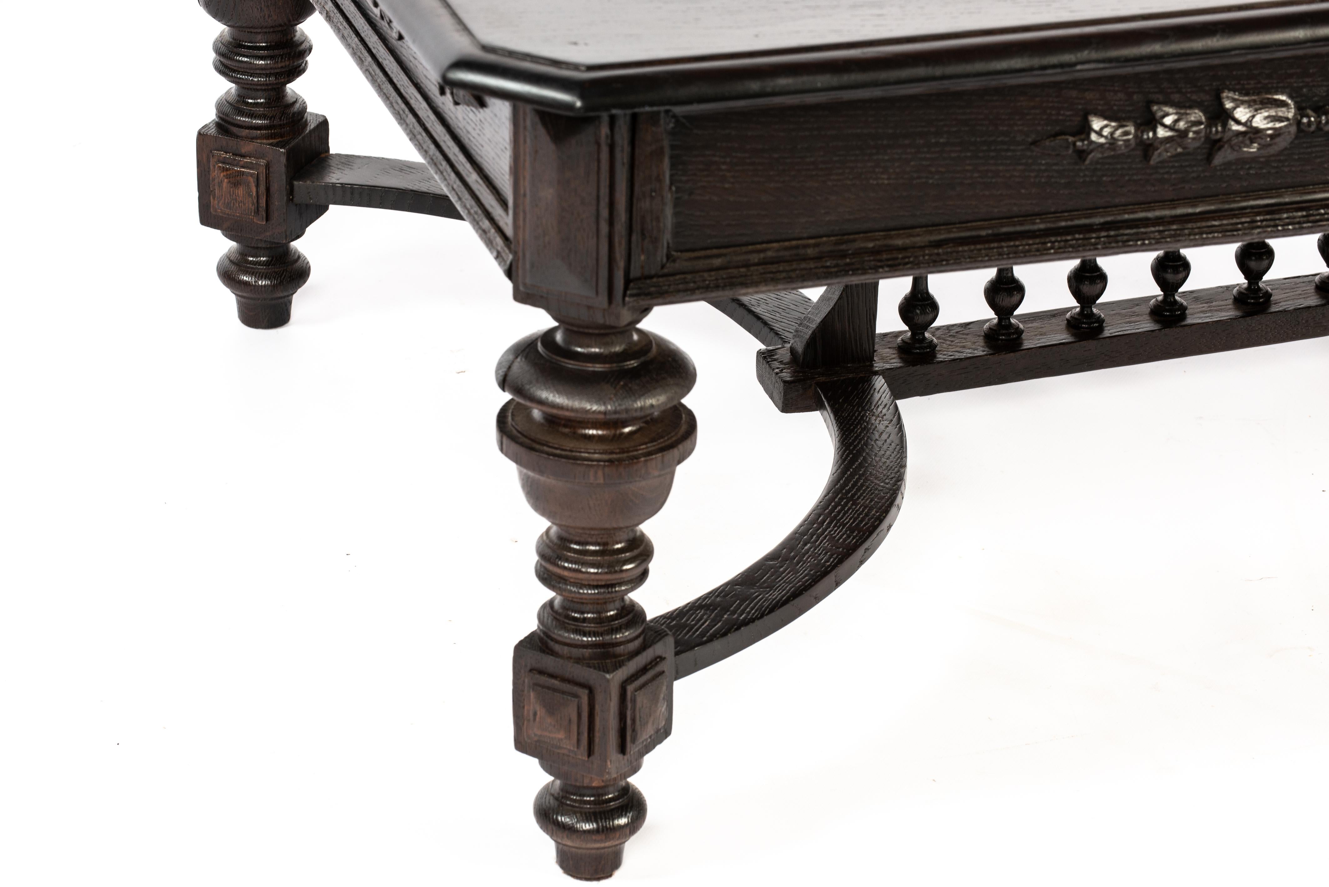 Antique early 20th century dark brown neoclassical French Henri II coffee table For Sale 4