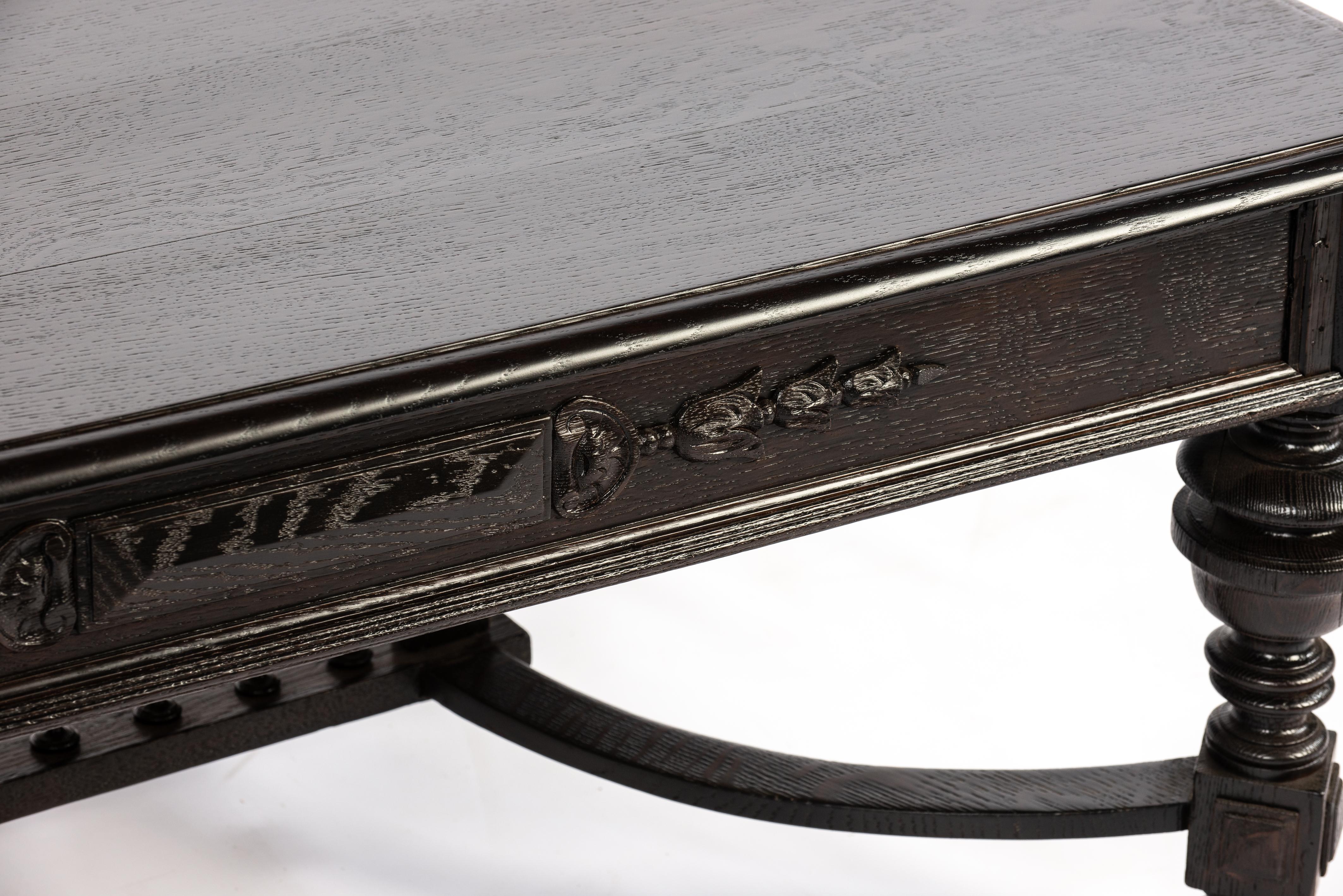 Oak Antique early 20th century dark brown neoclassical French Henri II coffee table For Sale