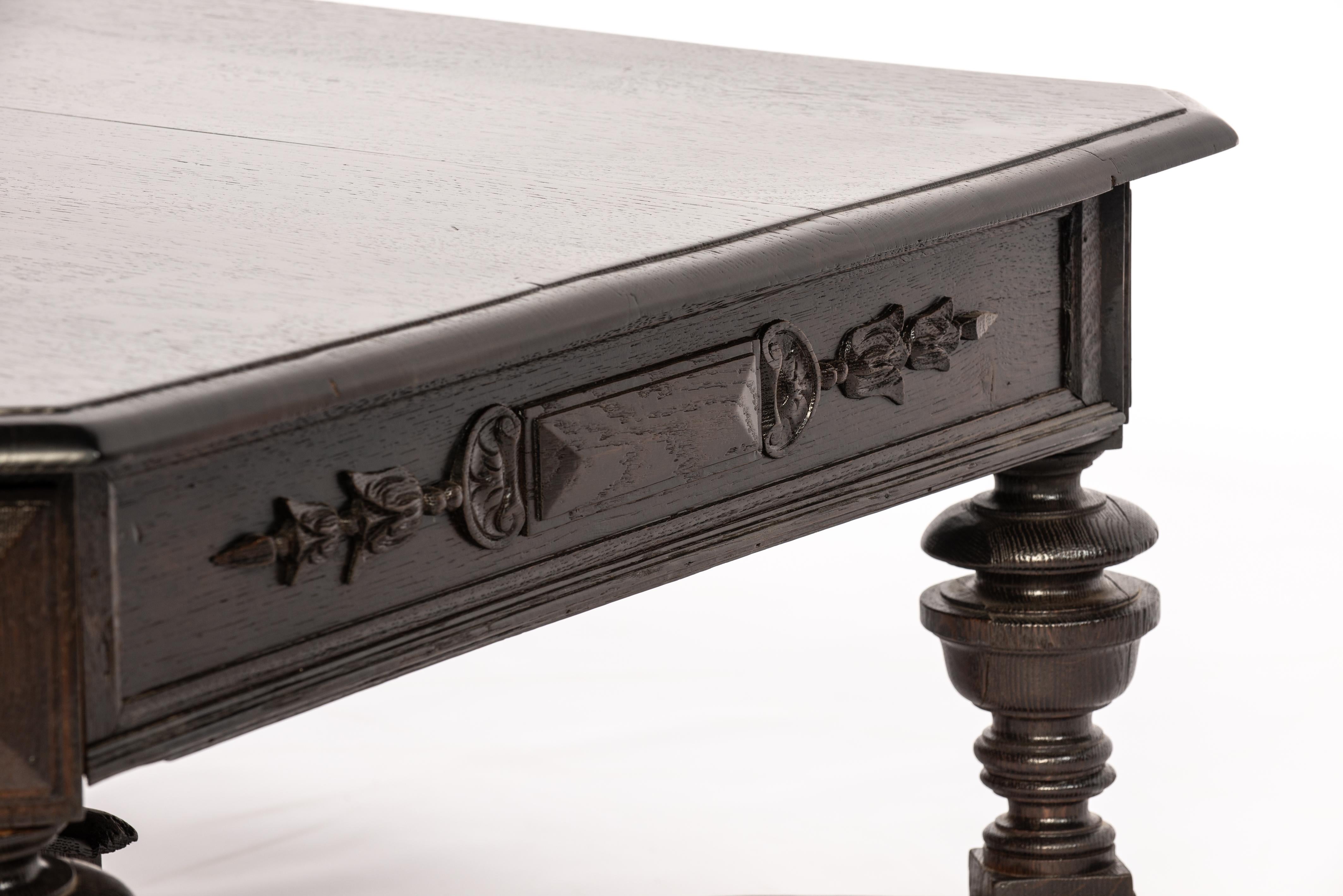 Antique early 20th century dark brown neoclassical French Henri II coffee table For Sale 2